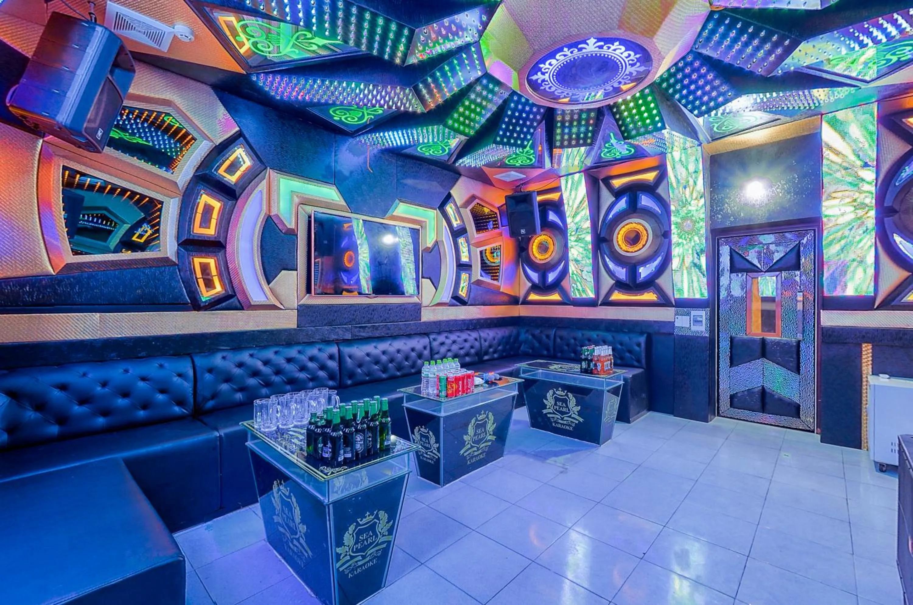 Karaoke in Sea Pearl Cat Ba Hotel