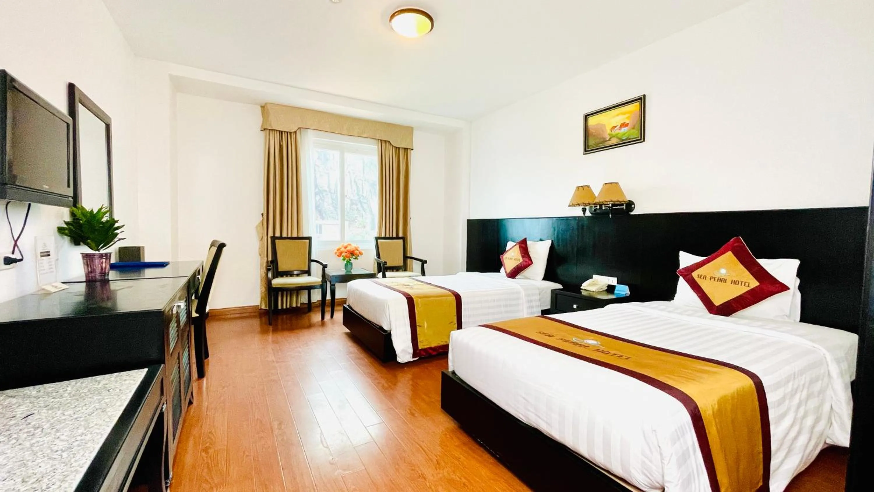 Bed in Sea Pearl Cat Ba Hotel