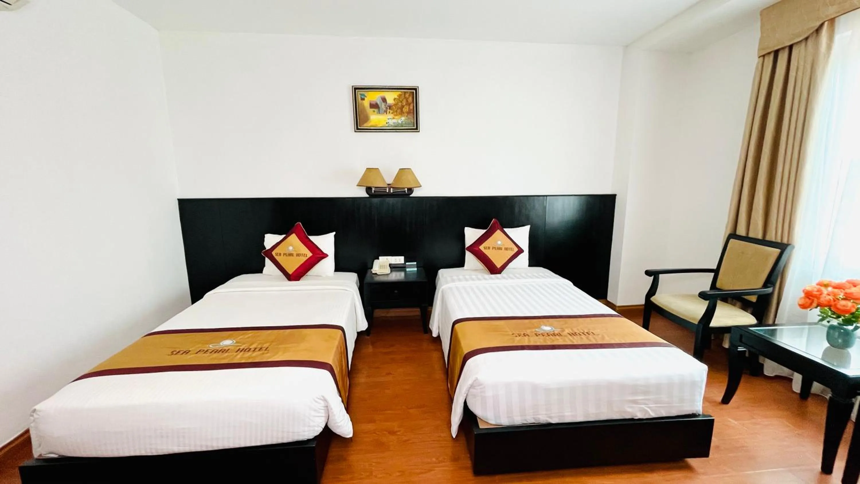 Bed in Sea Pearl Cat Ba Hotel