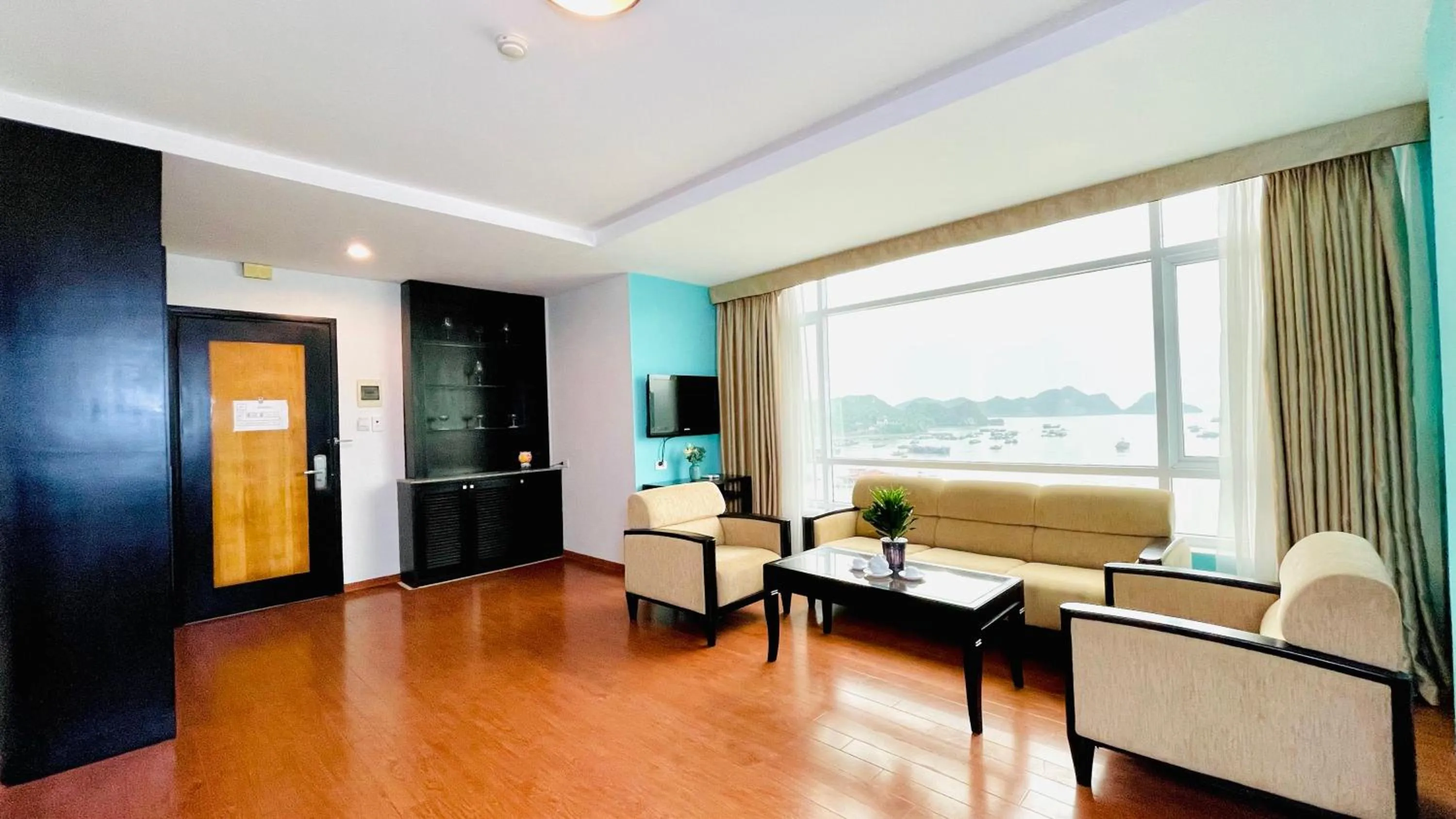 Living room in Sea Pearl Cat Ba Hotel