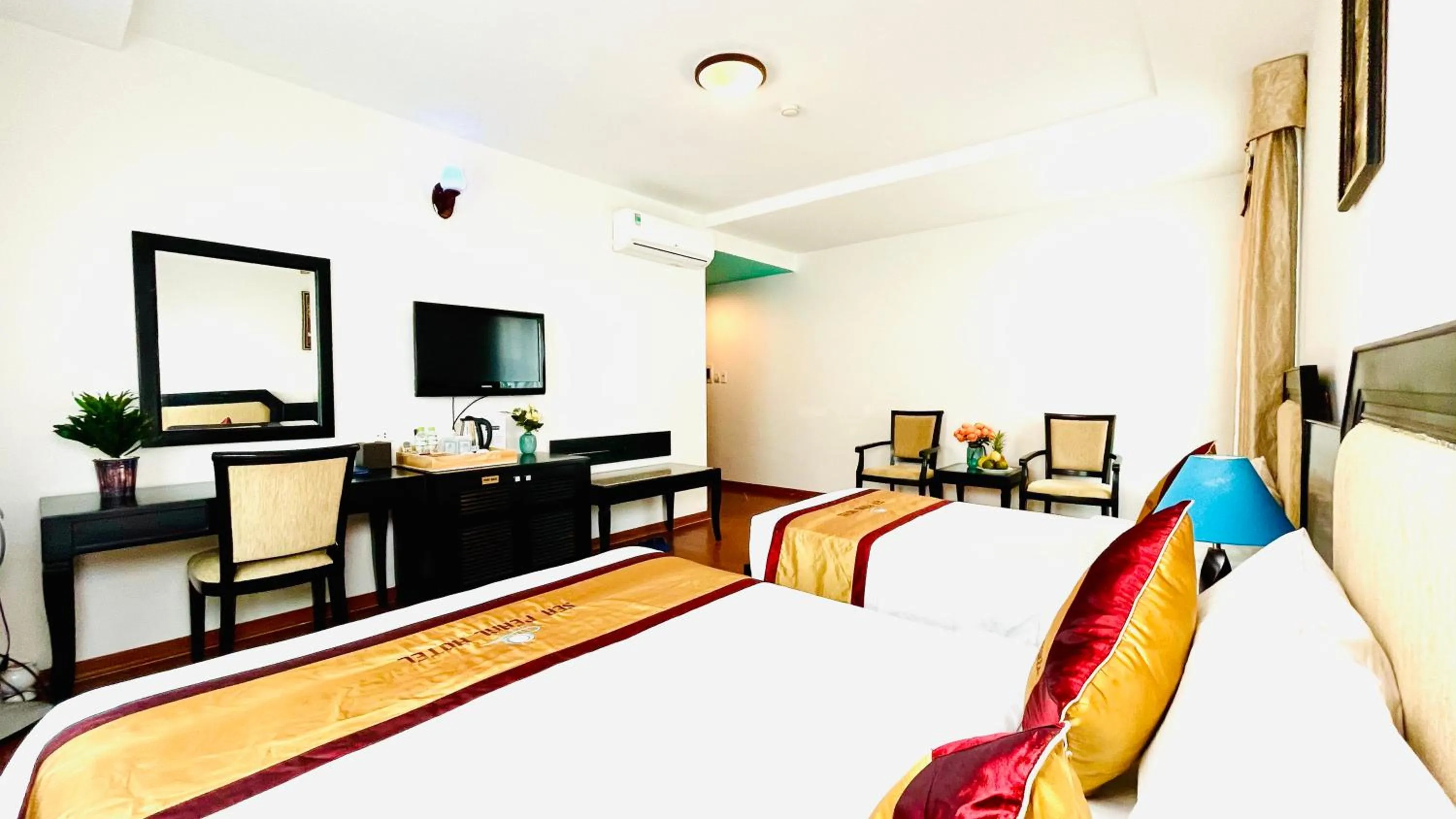 Bed in Sea Pearl Cat Ba Hotel