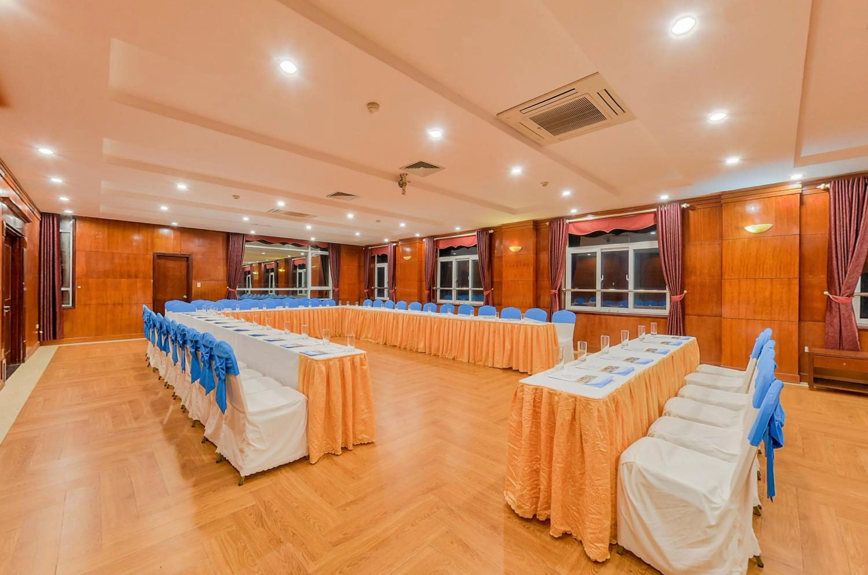 Business facilities in Sea Pearl Cat Ba Hotel