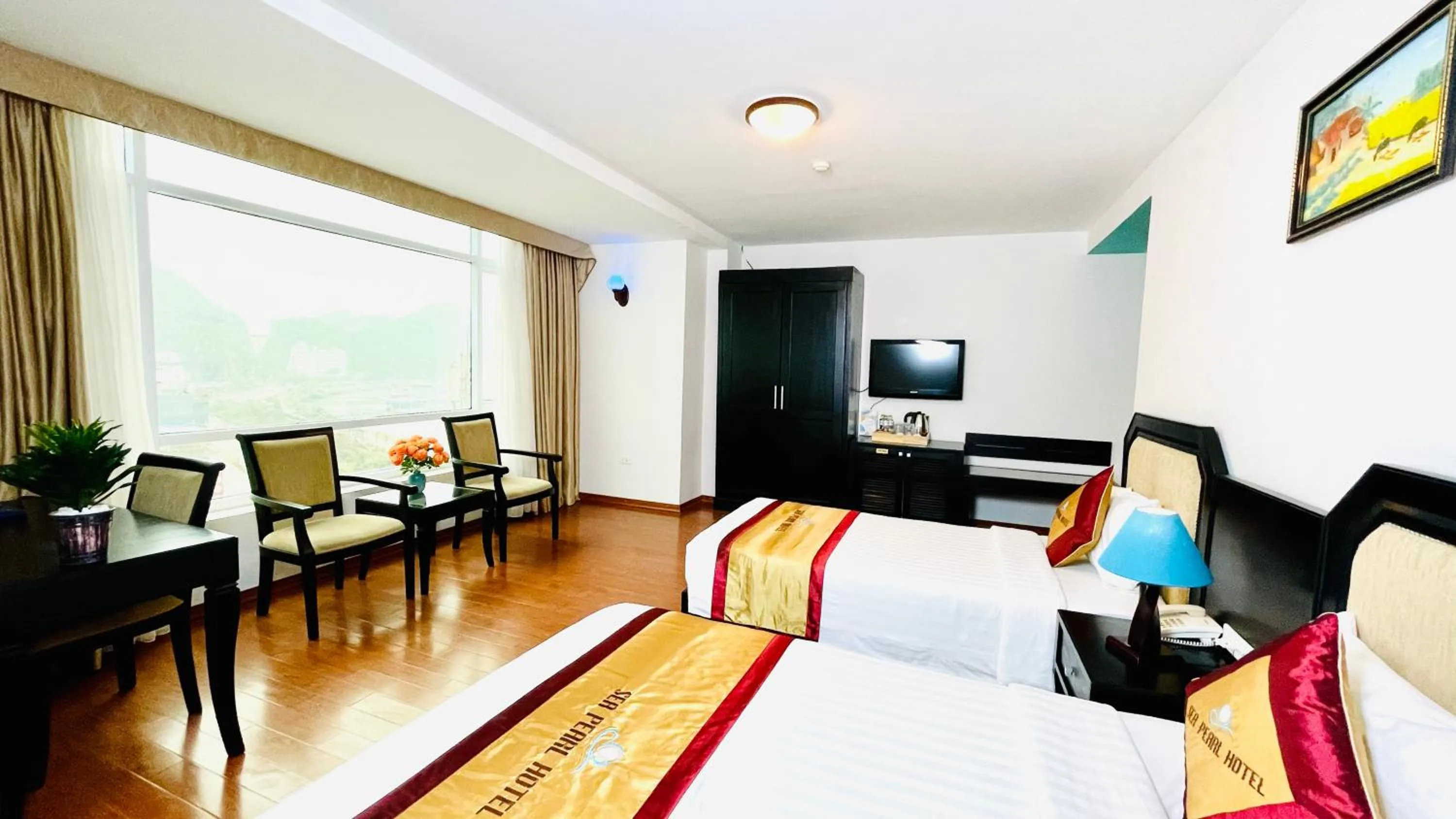 Bed in Sea Pearl Cat Ba Hotel