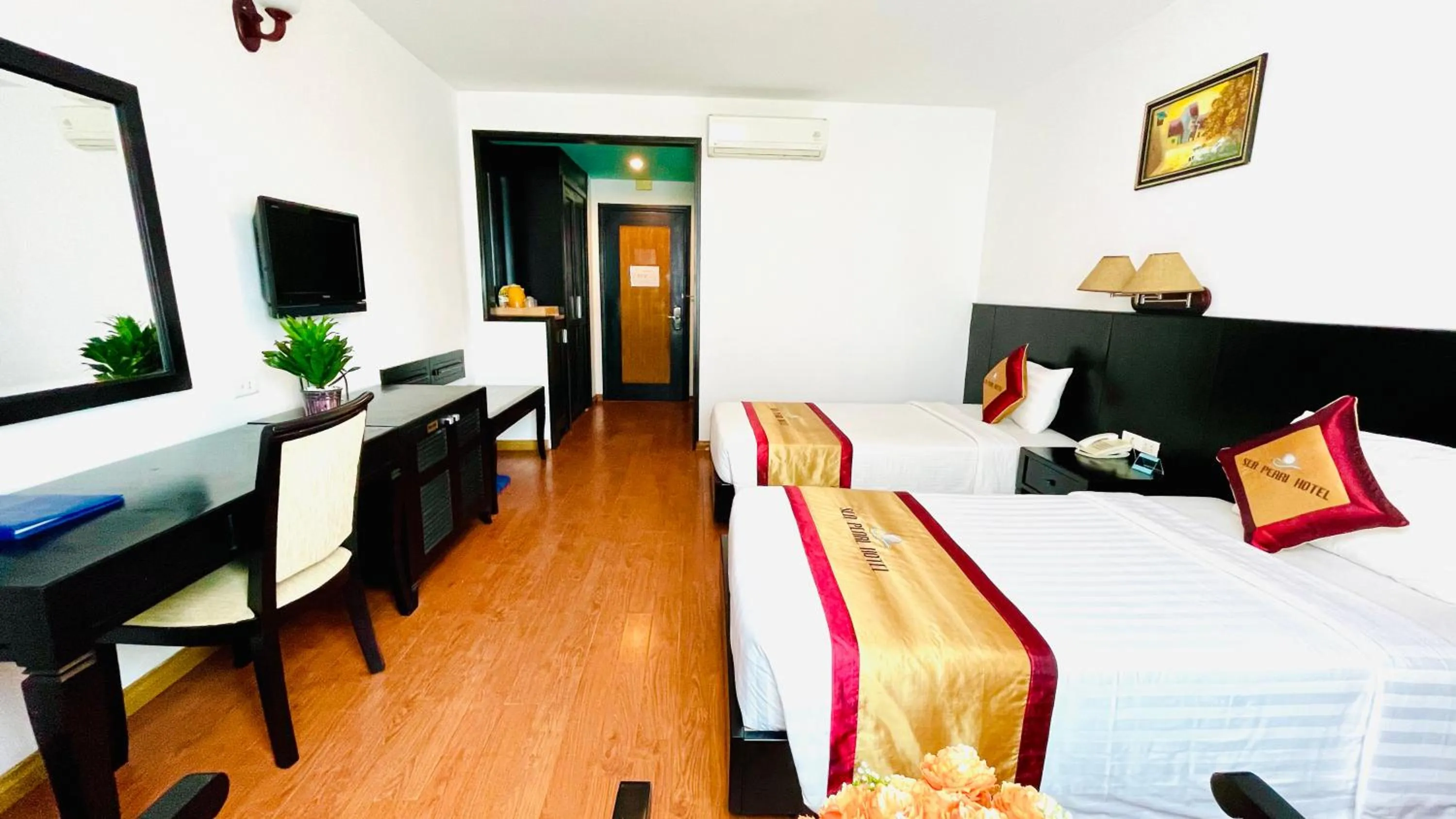 Bed in Sea Pearl Cat Ba Hotel