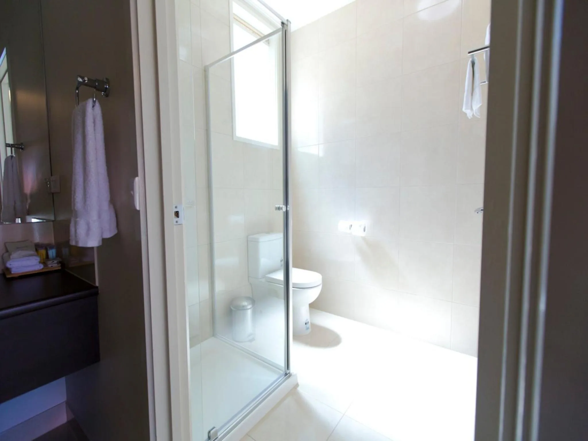 Shower in Quality Inn Colonial