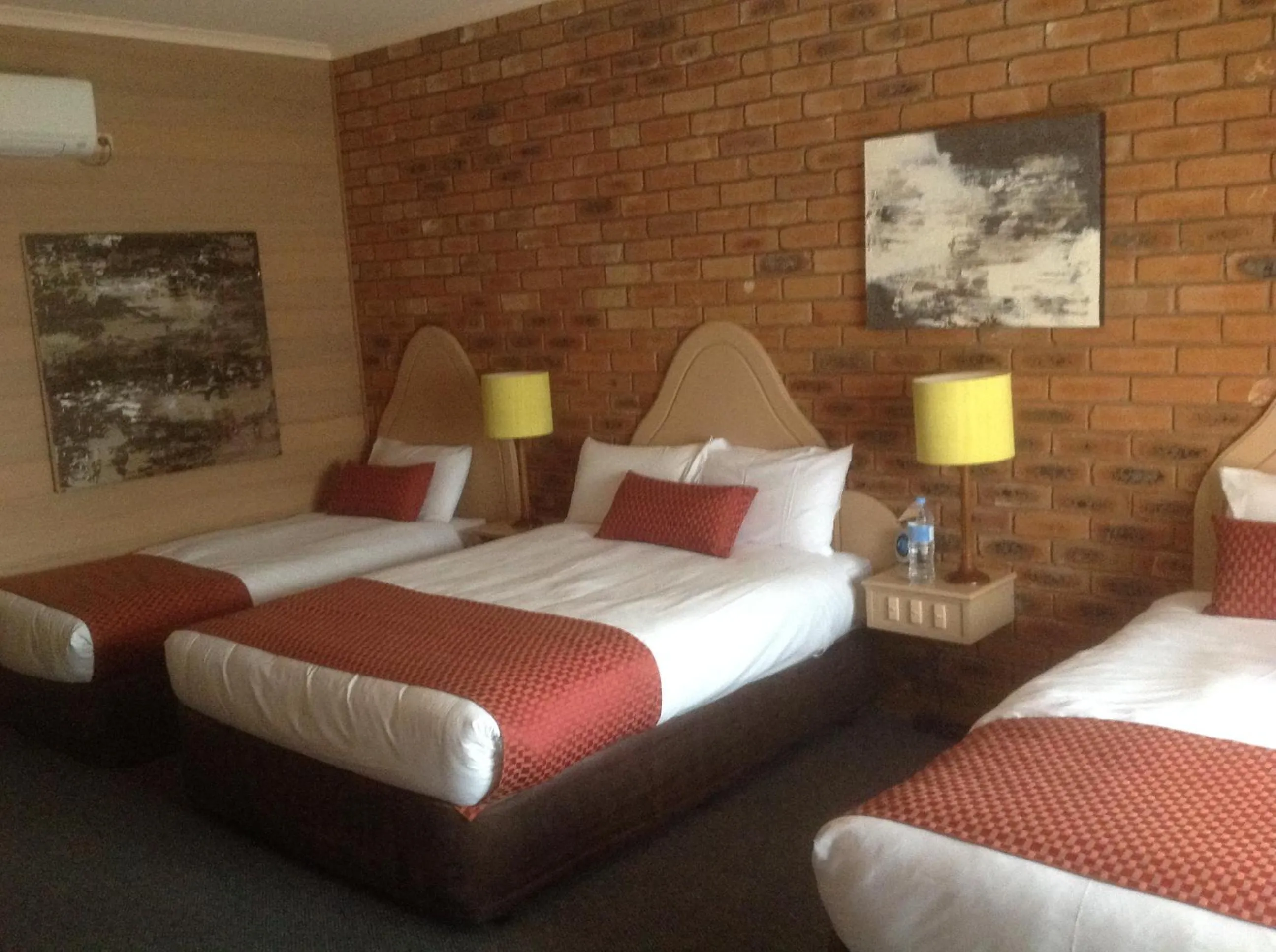 Photo of the whole room, Bed in Quality Inn Colonial