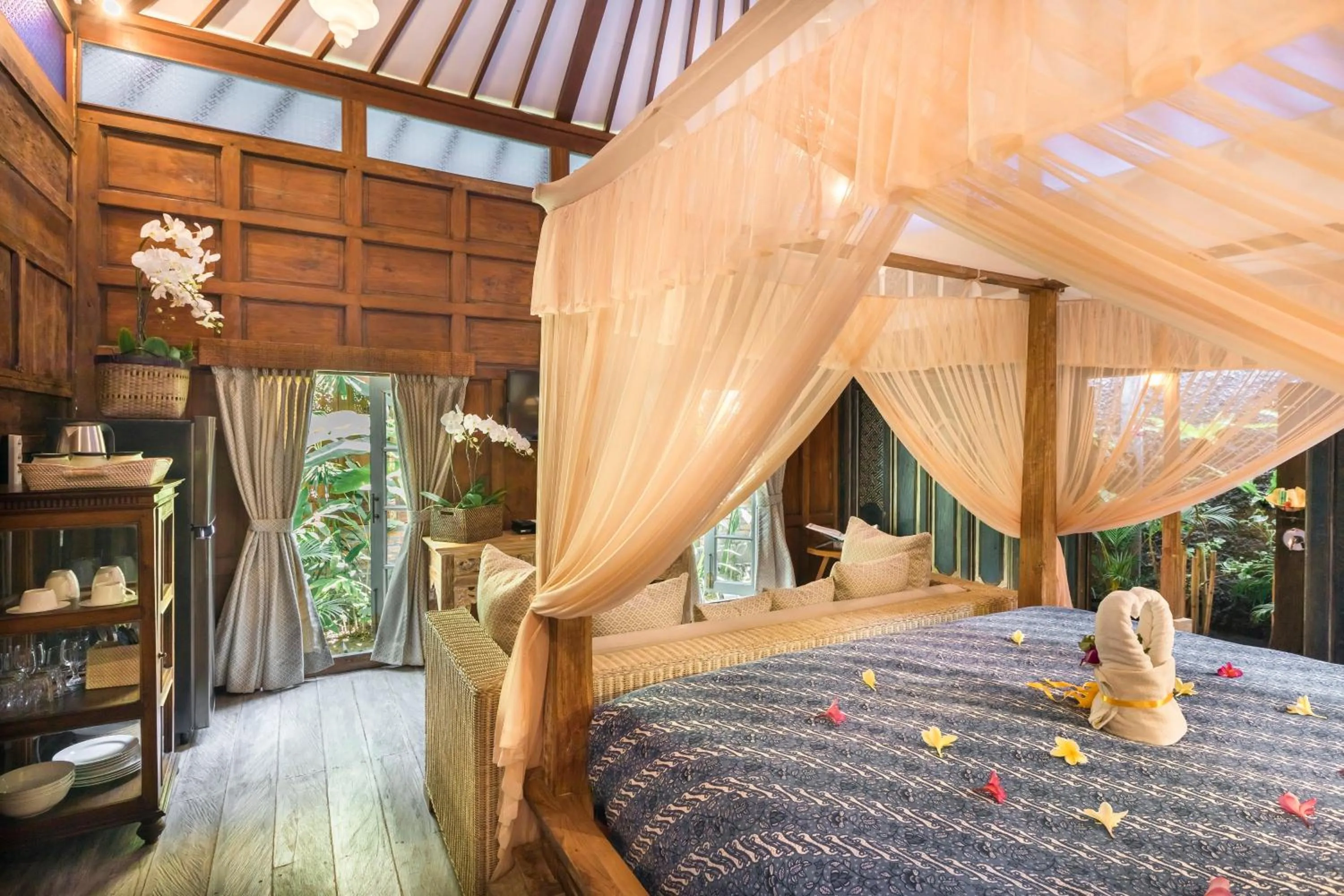 Communal lounge/ TV room, Bed in Villa Kampung Kecil Boutique Hotel