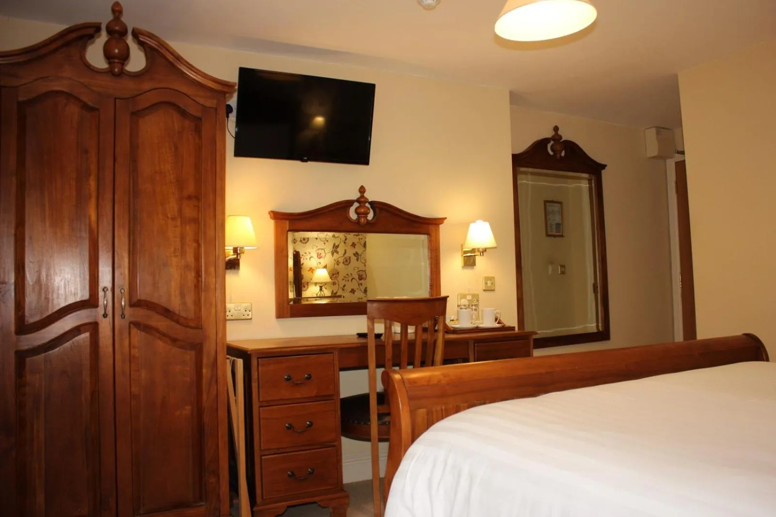 Bedroom, Bed in Rose in Vale Country House Hotel