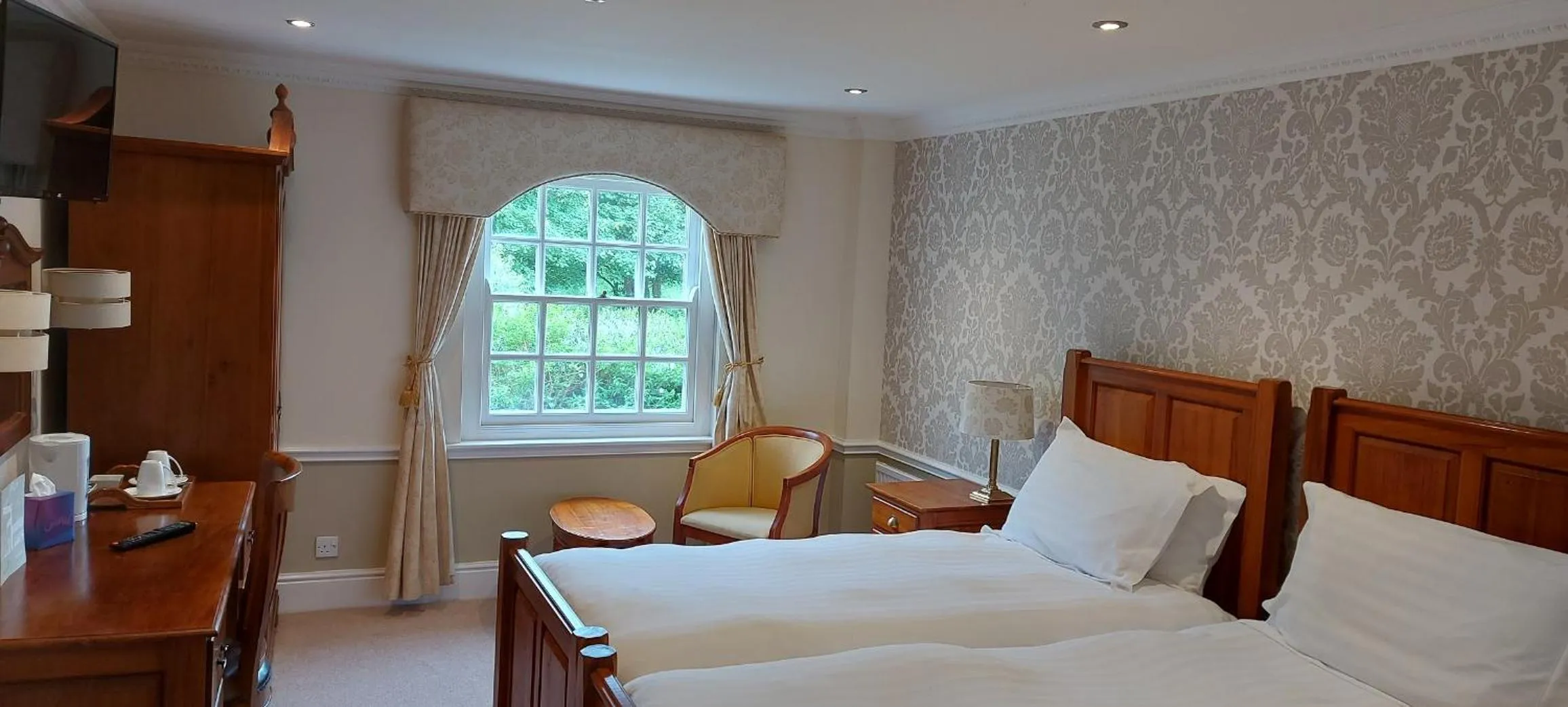 Photo of the whole room, Bed in Rose in Vale Country House Hotel