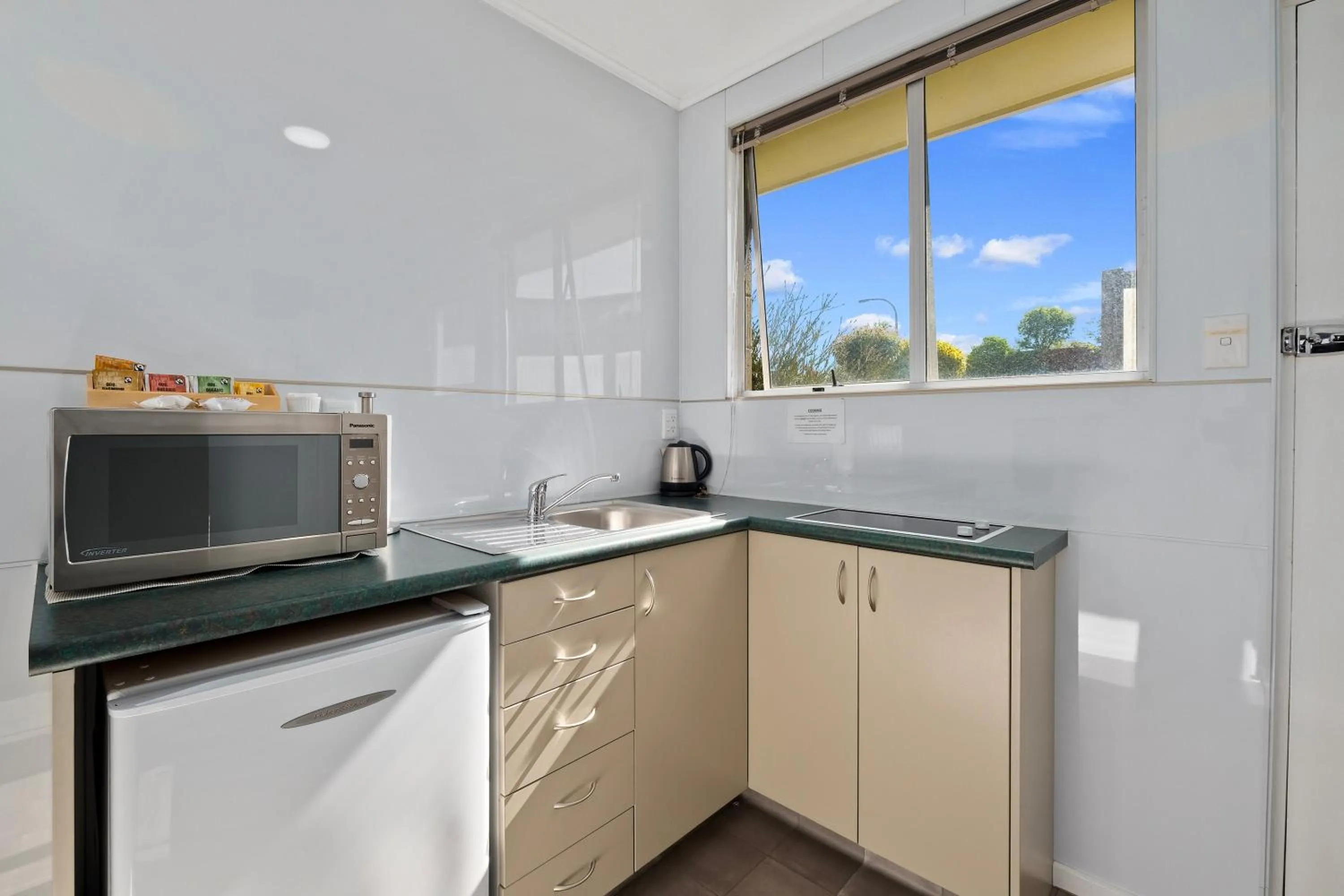 Central Gateway Motel