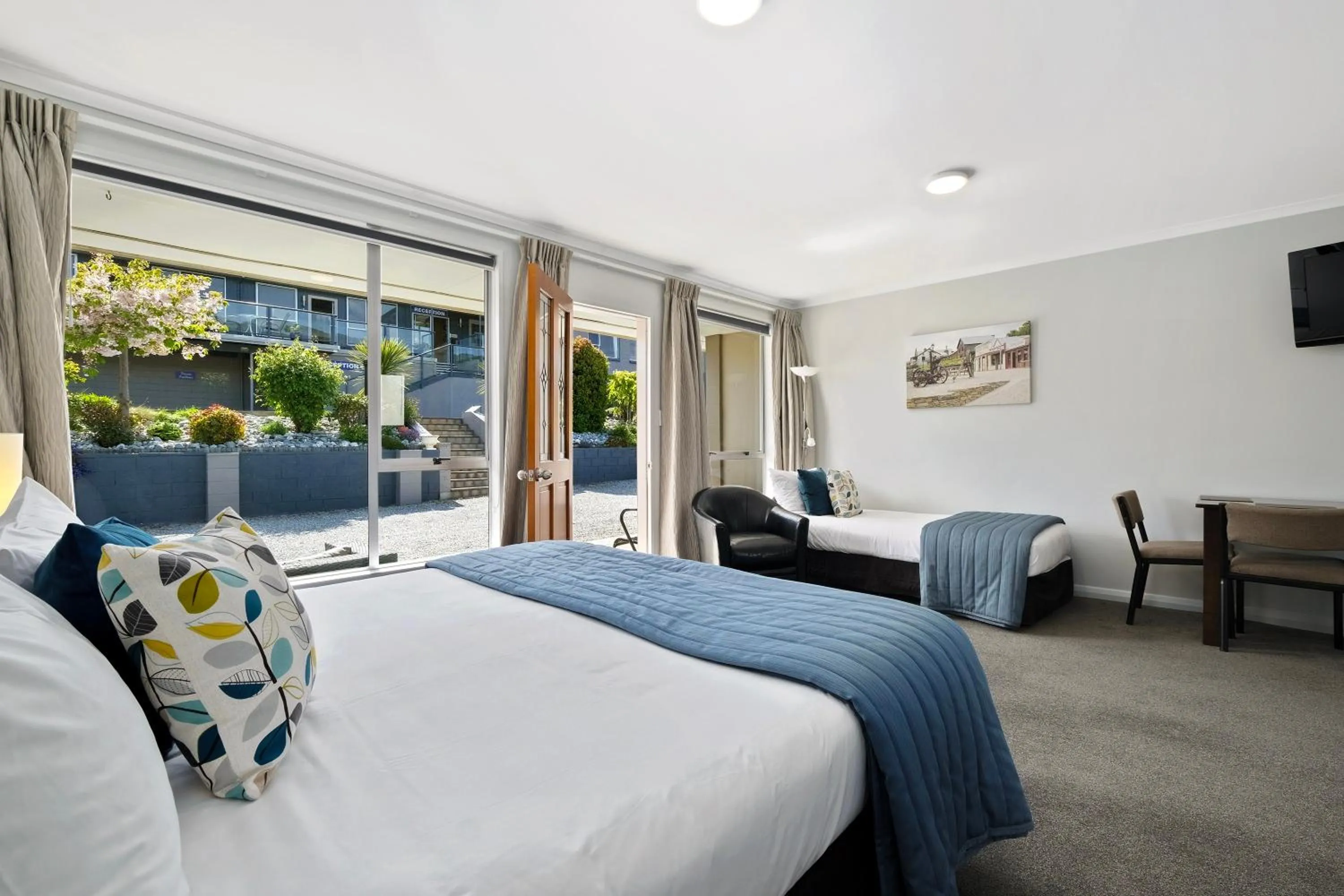 Bed in Central Gateway Motel