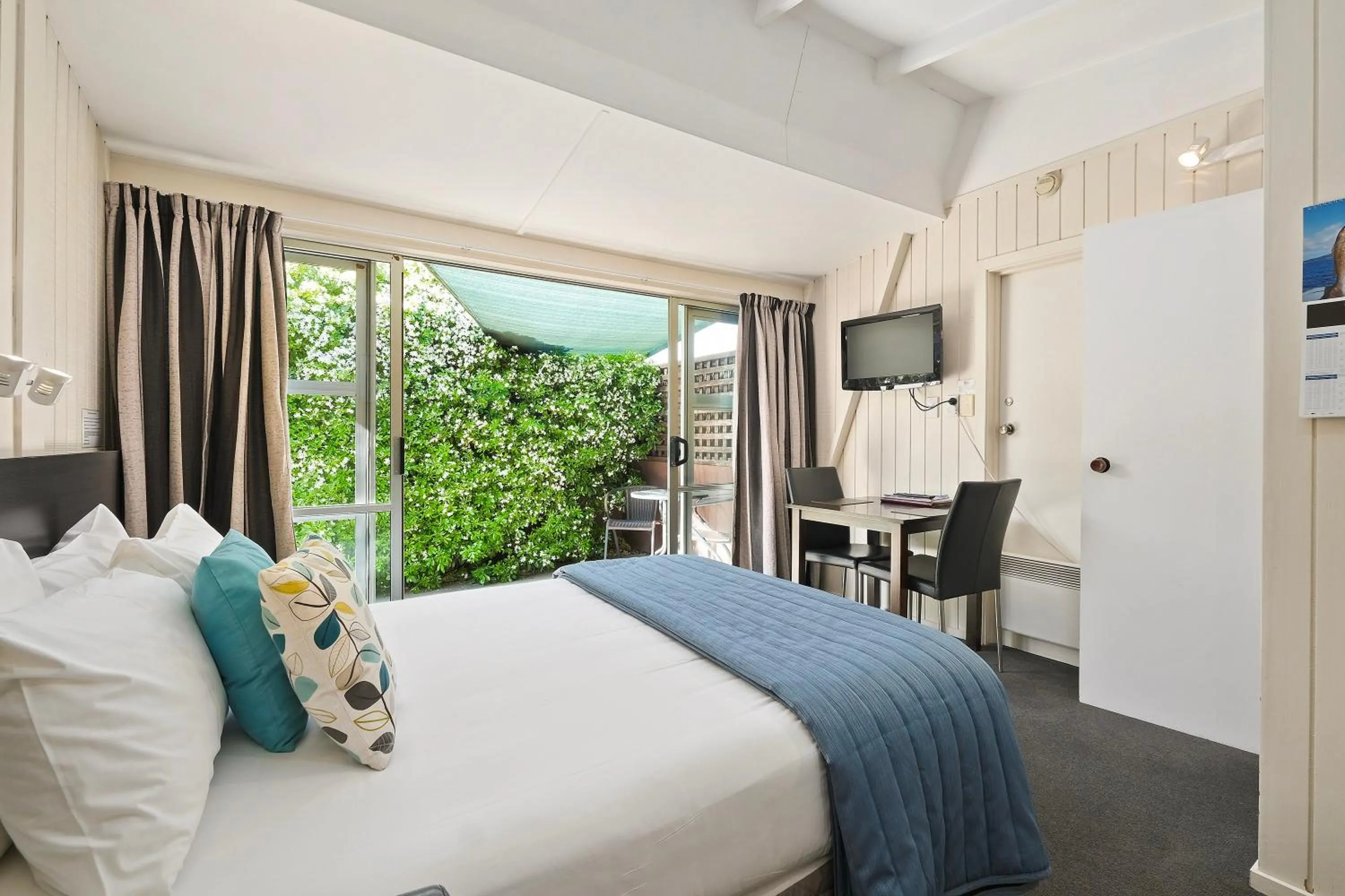 Bed in Central Gateway Motel