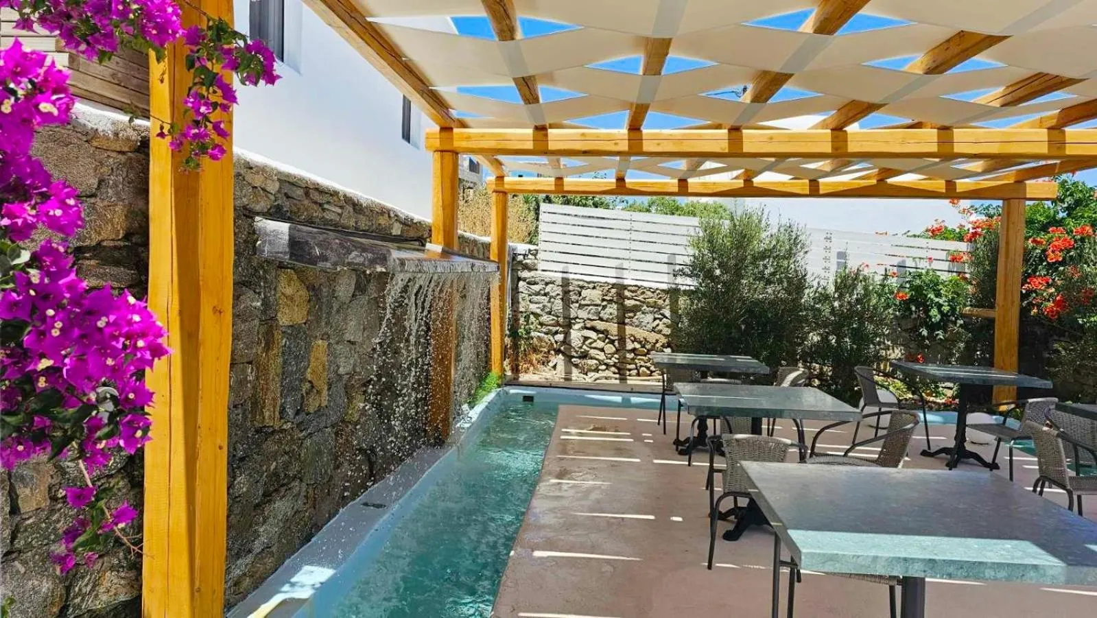 Restaurant/places to eat in Mykonian Breeze