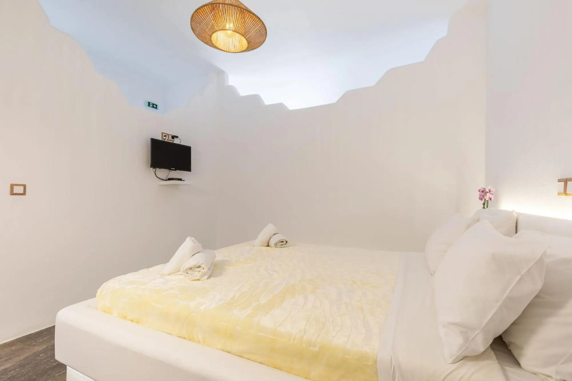 Bed in Mykonian Breeze