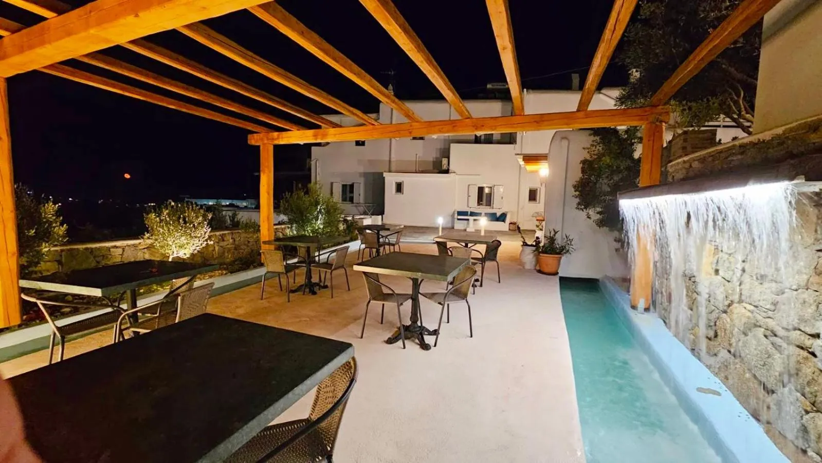 Restaurant/places to eat in Mykonian Breeze