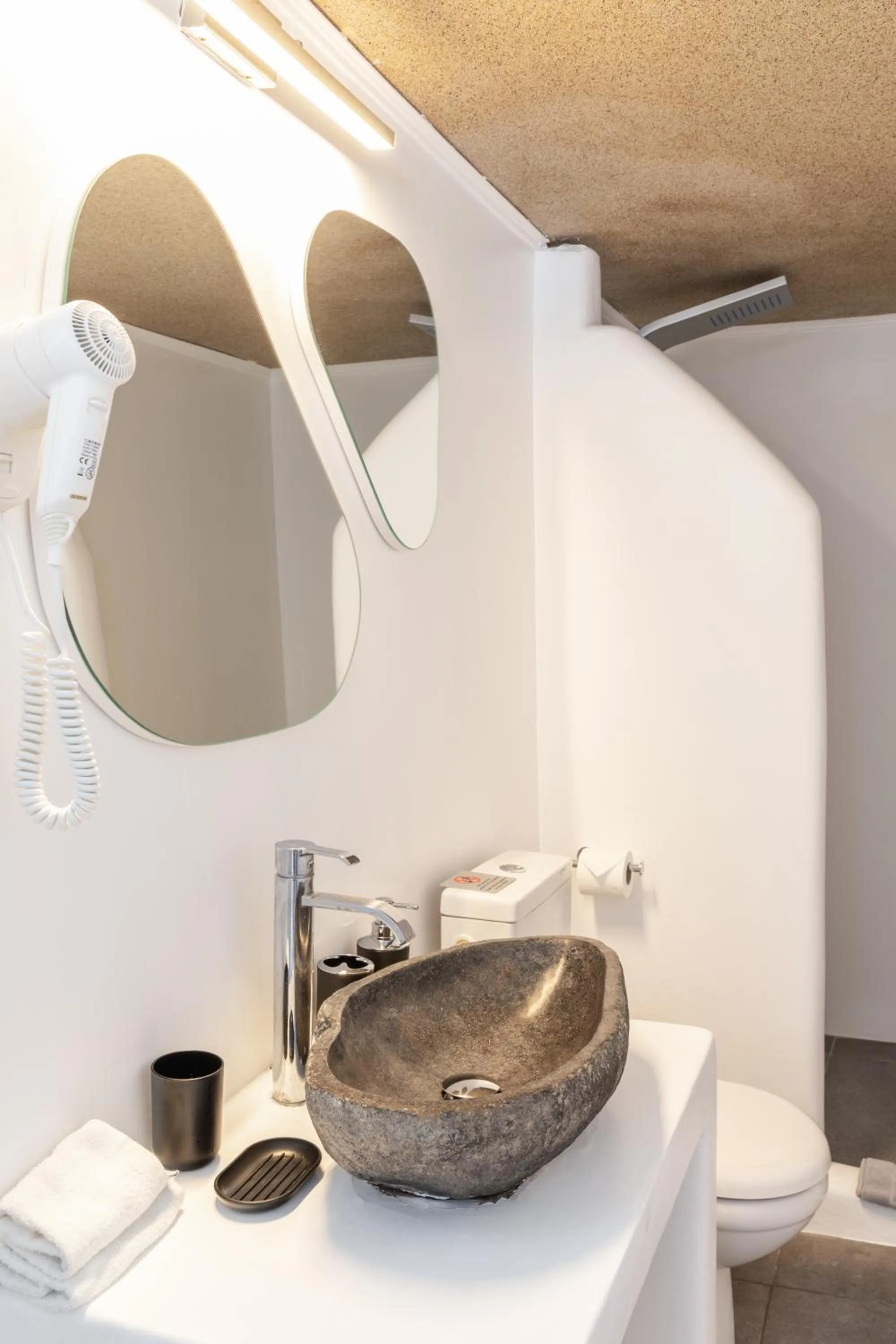 Bathroom in Mykonian Breeze