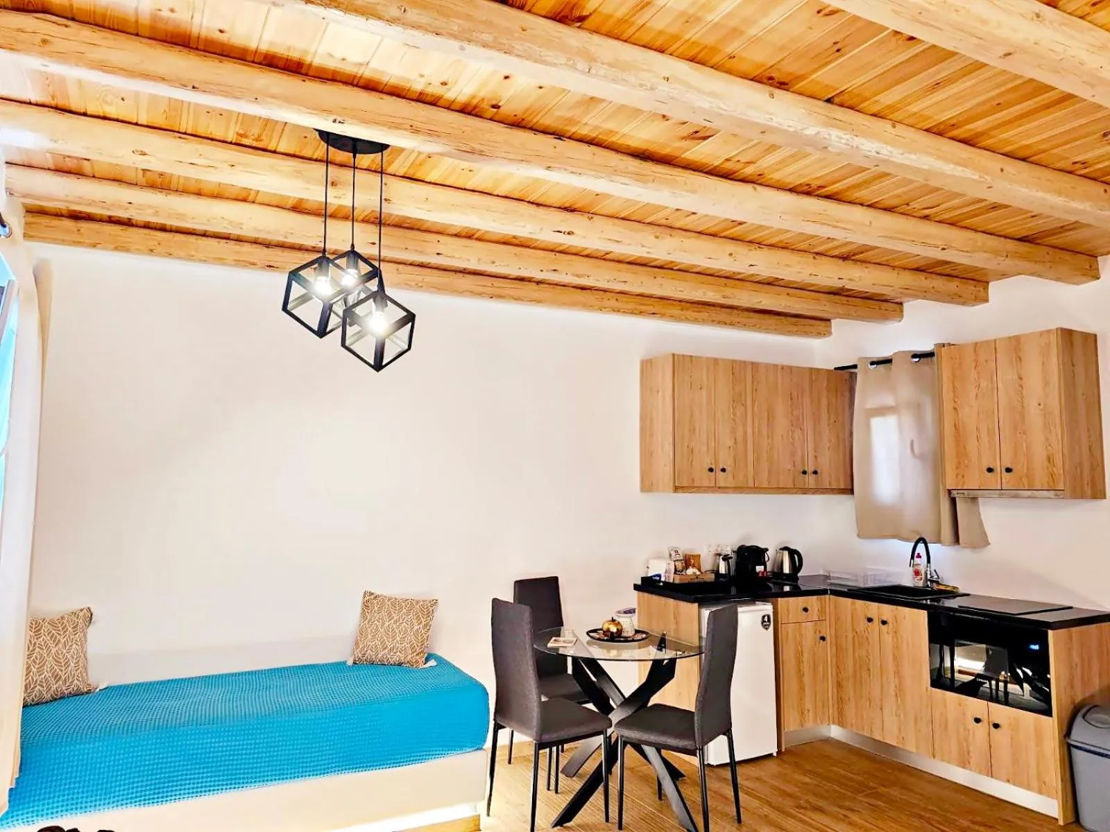 Coffee/tea facilities in Mykonian Breeze