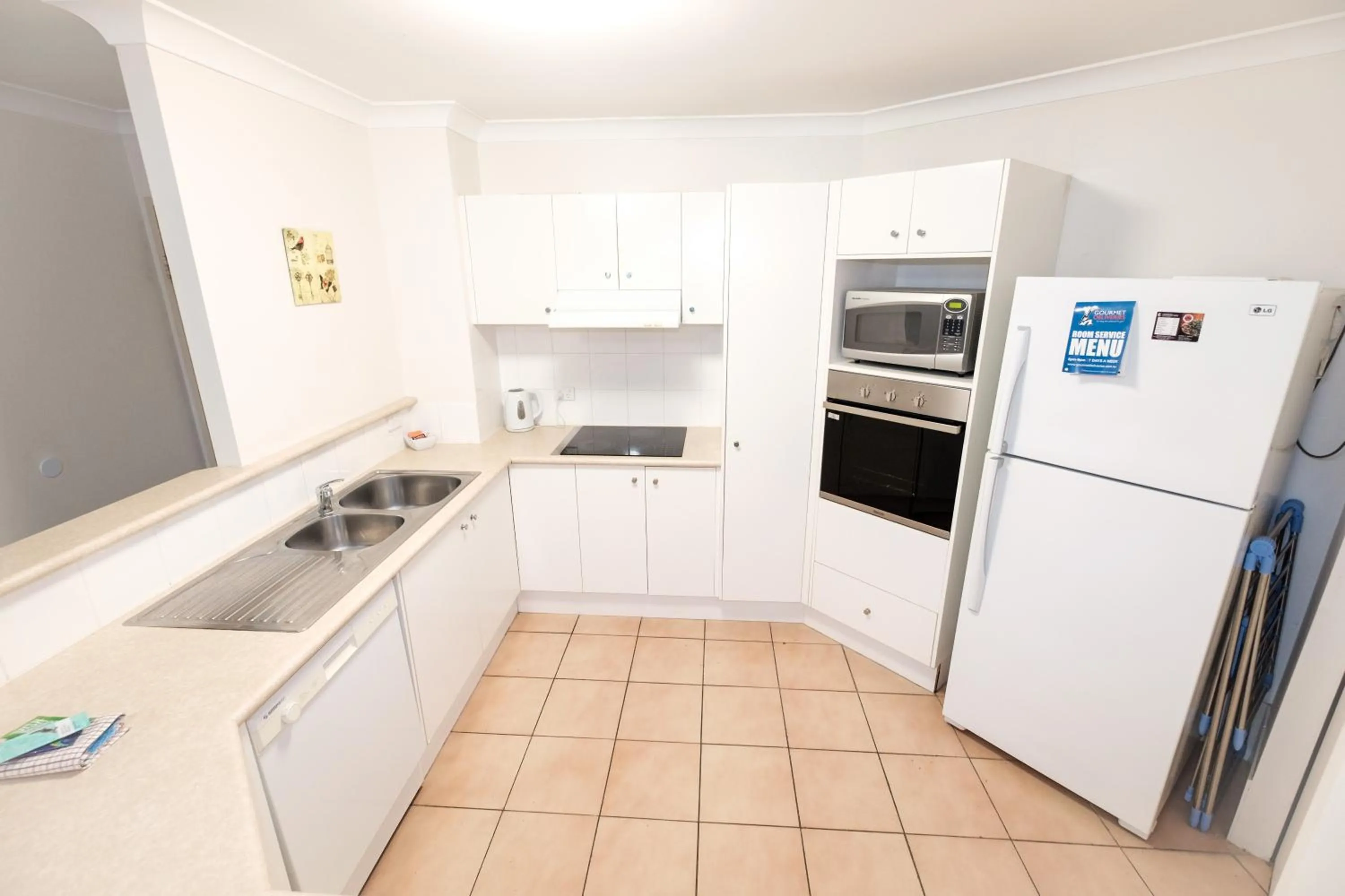 Kitchen or kitchenette in Sanctuary Lake Apartments