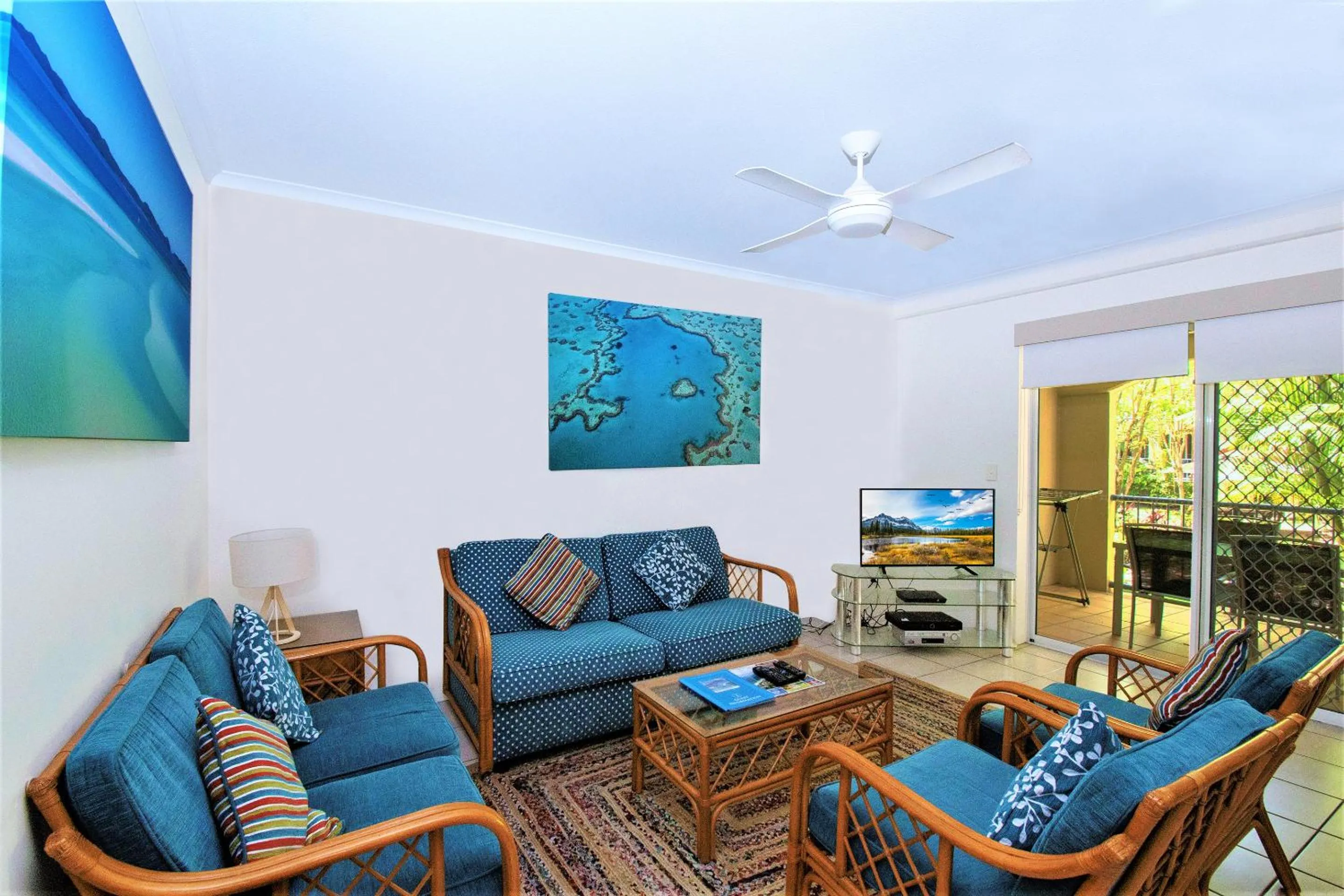 TV and multimedia in Sanctuary Lake Apartments