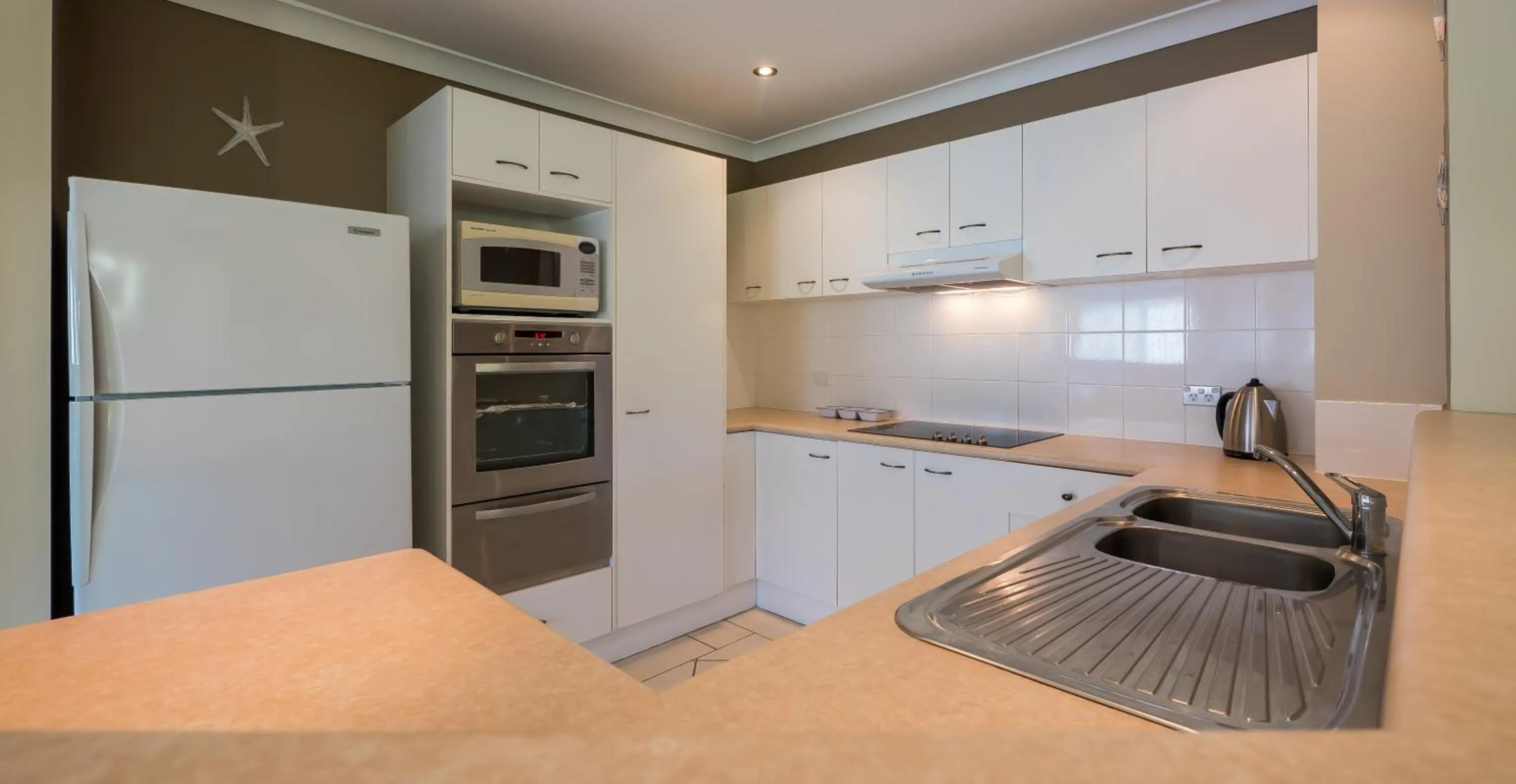 Kitchen or kitchenette in Sanctuary Lake Apartments