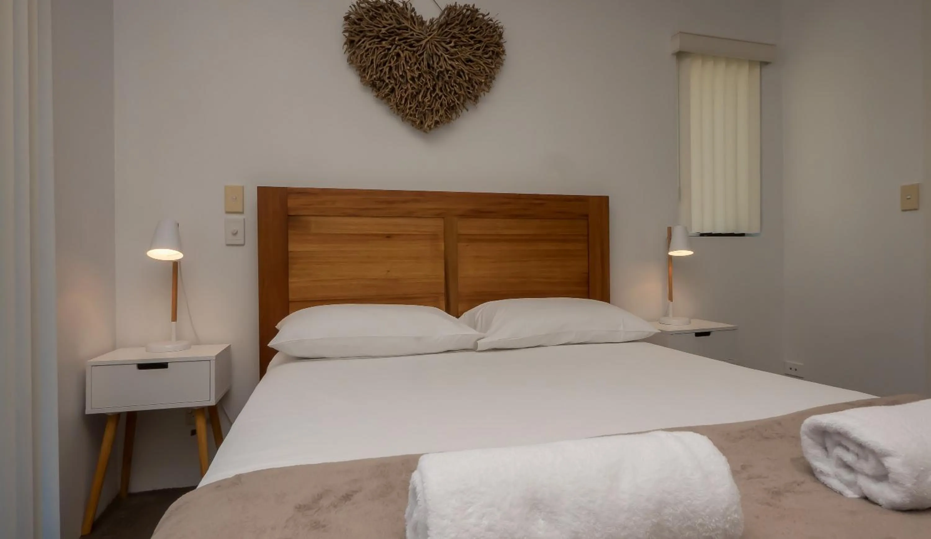 Bedroom, Bed in Sanctuary Lake Apartments