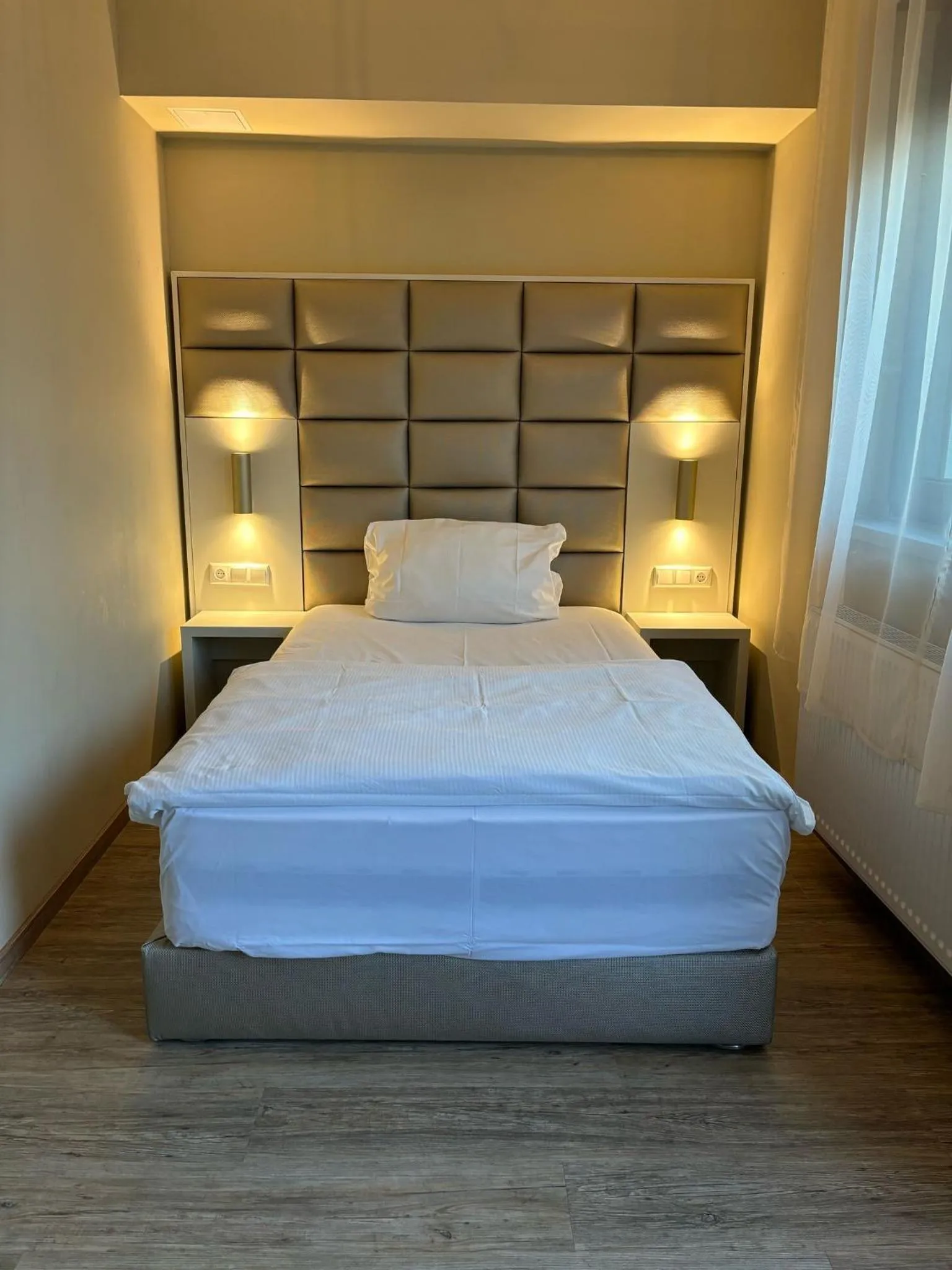 Bed in Hotel Athen Kelsterbach Frankfurt Airport