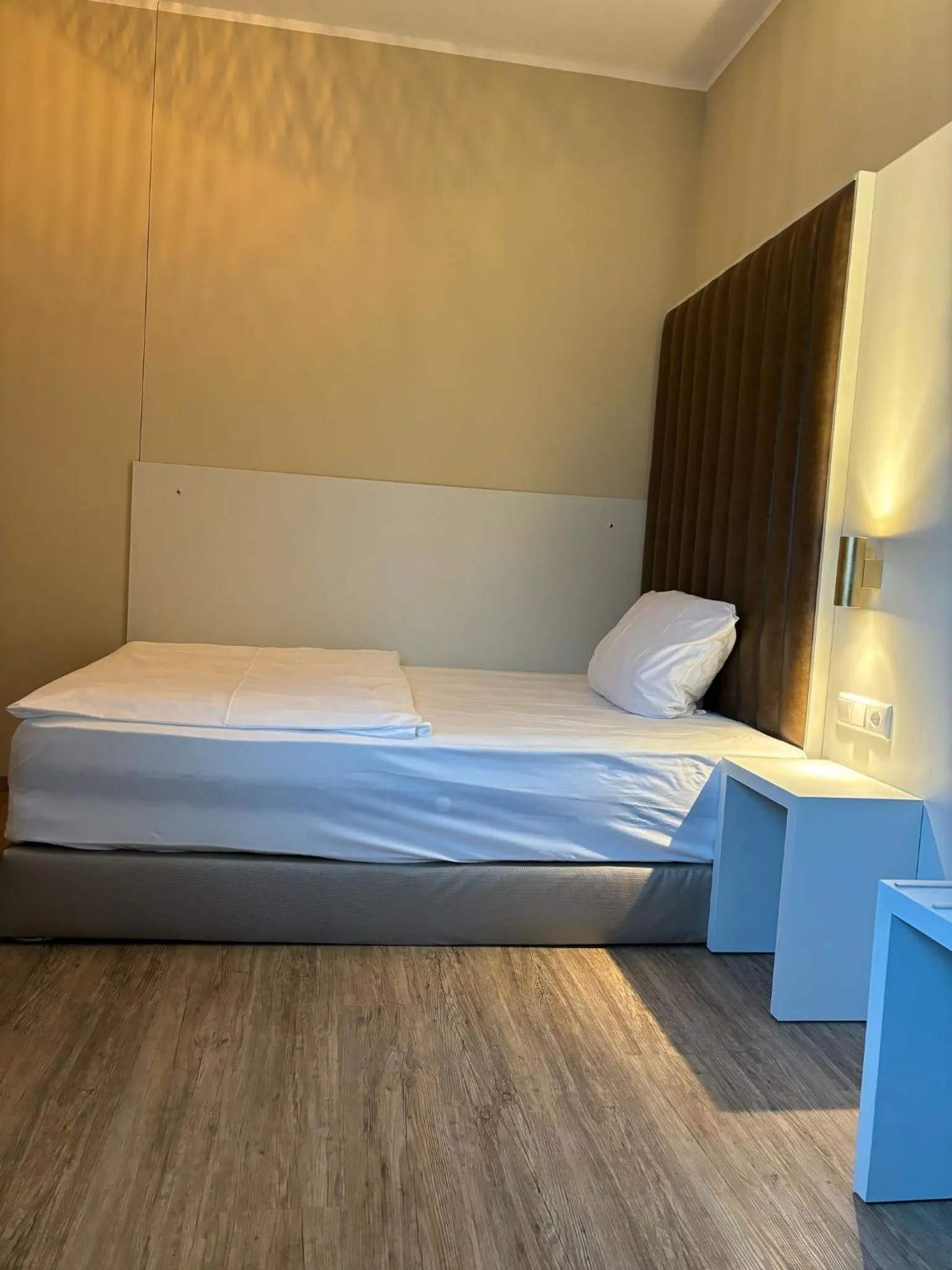 Bed in Hotel Athen Kelsterbach Frankfurt Airport