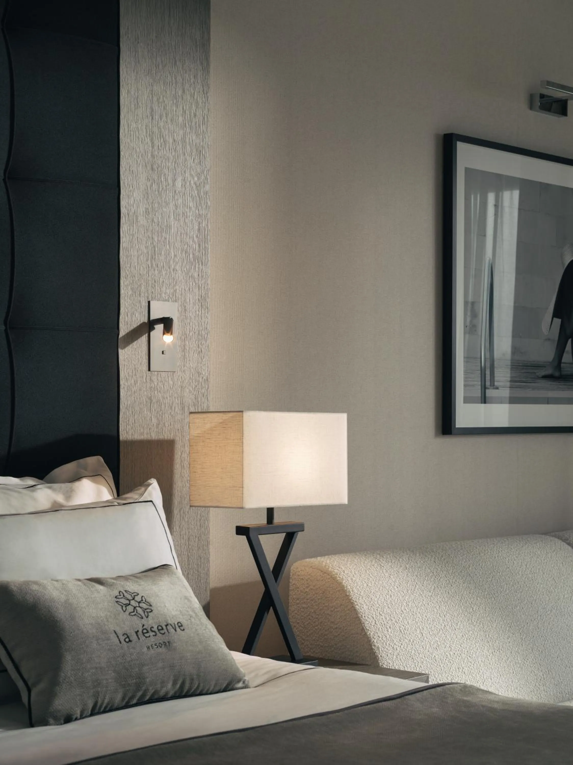 Bed in La Réserve Resort