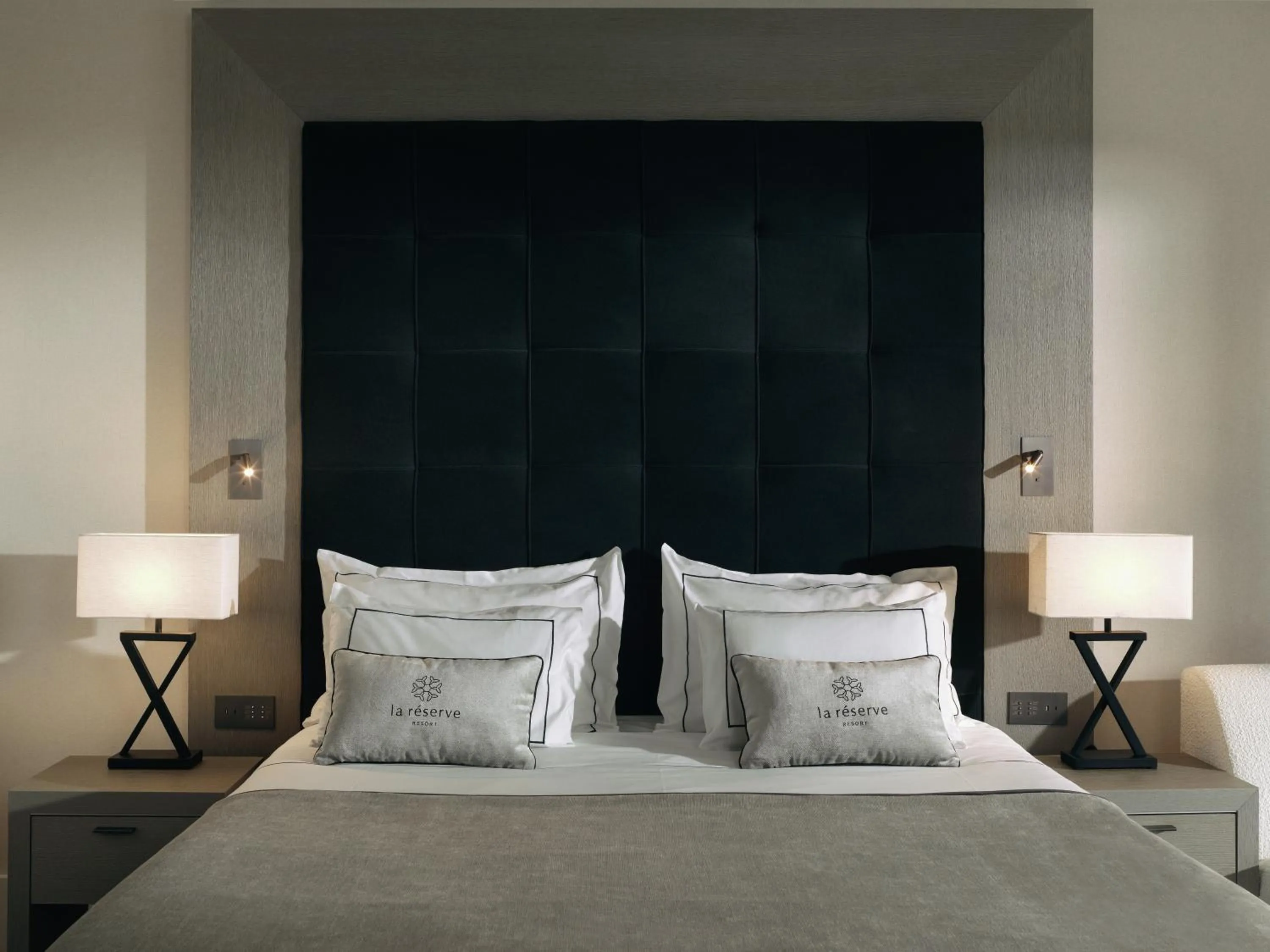 Bed in La Réserve Resort