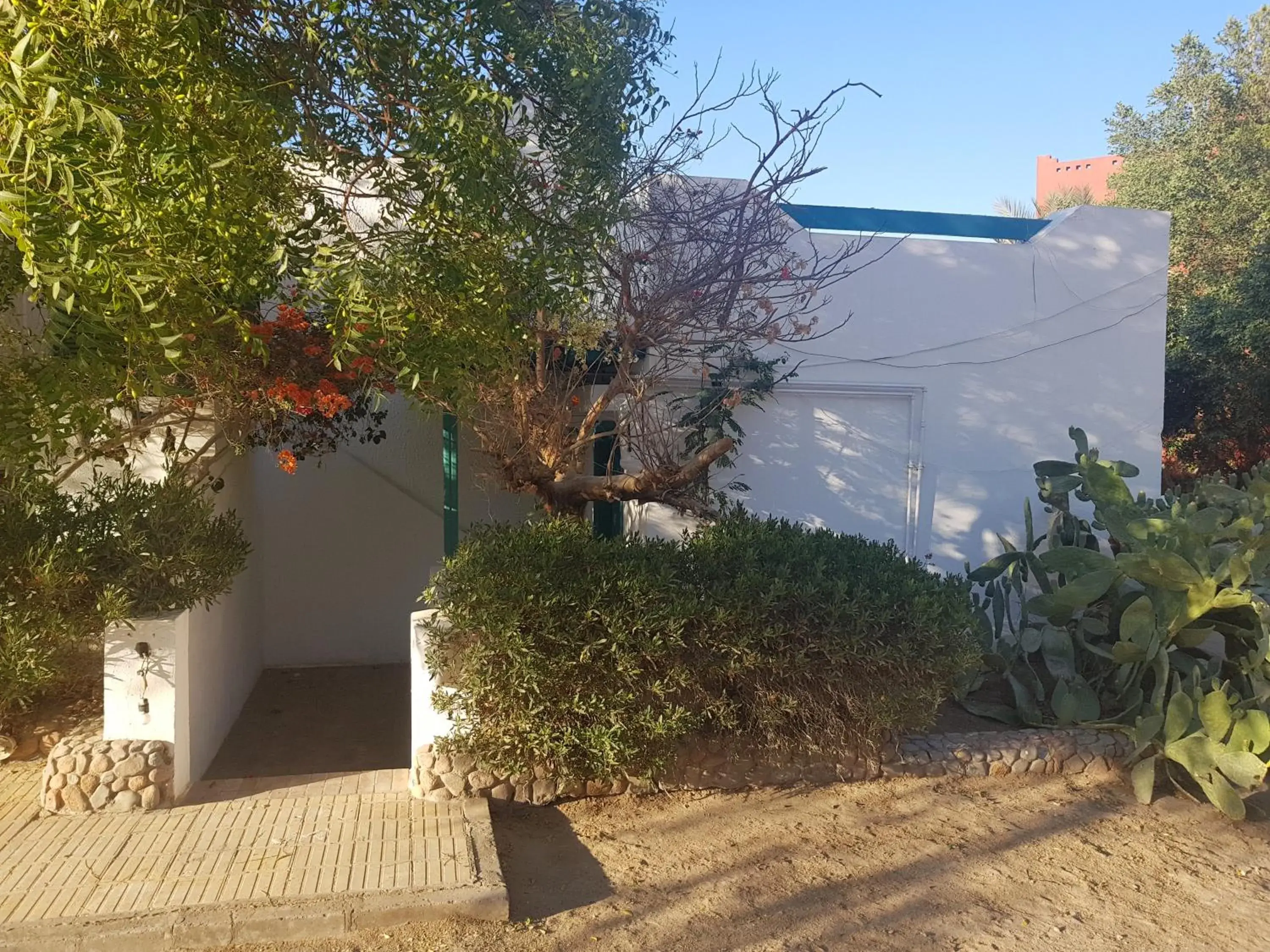 Twin Room with Private Bathroom - single occupancy in Lilly Rooms and Studio Twin Room with Private Bathroom - single occupancy in Lilly Rooms and Studio