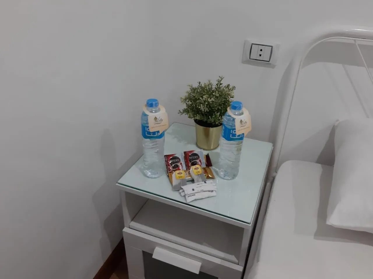 room service, Bed in Lilly Rooms and Studio