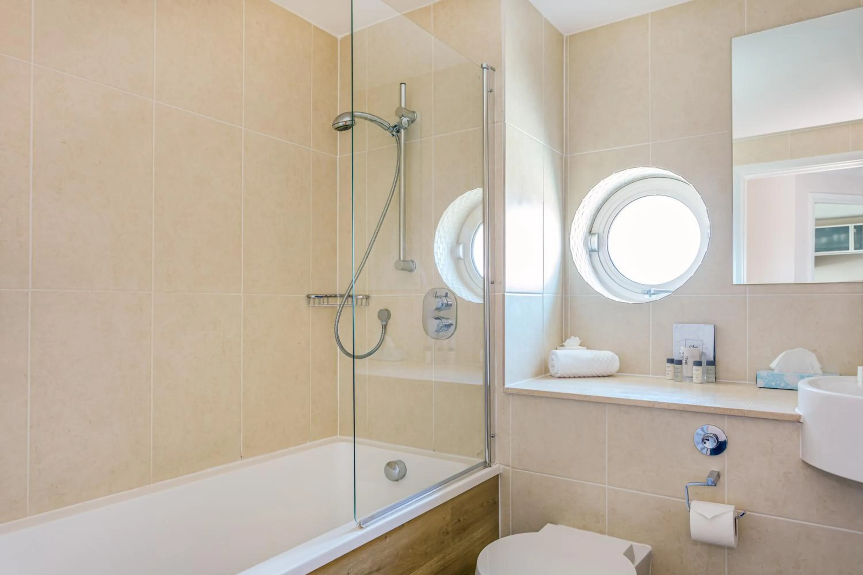 Captain's Club Hotel & Spa