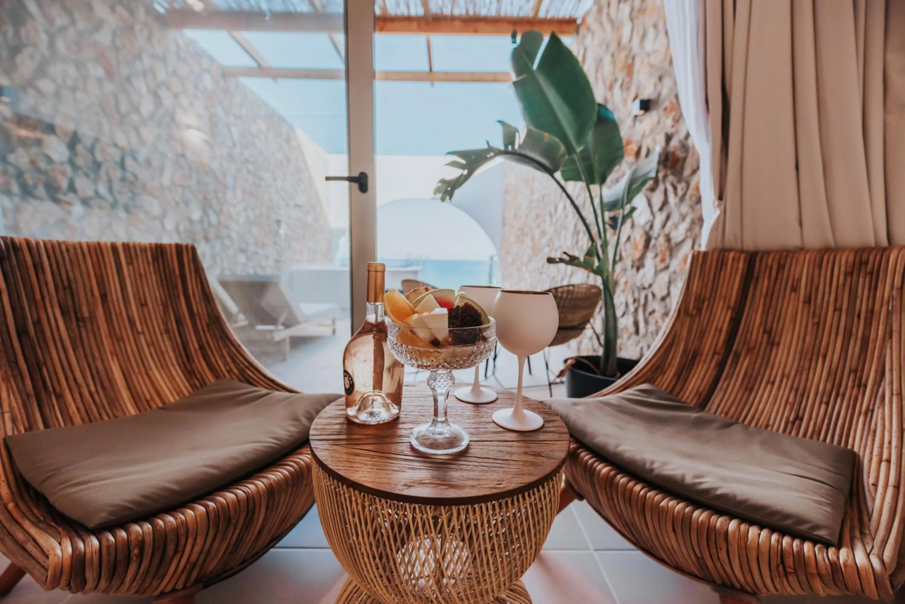 Delfini Beach Hotel & Suites