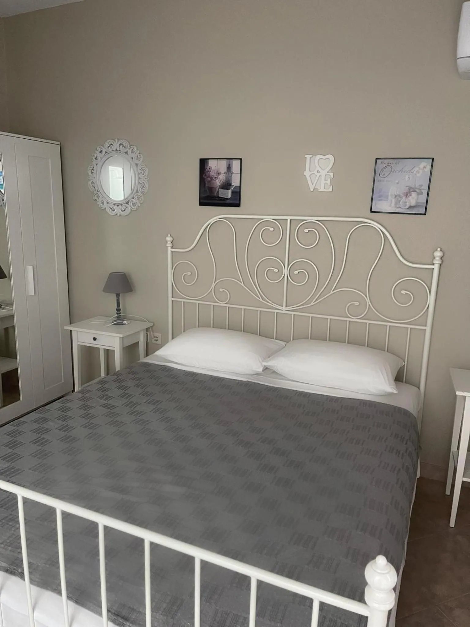 Delfini Beach Hotel & Suites