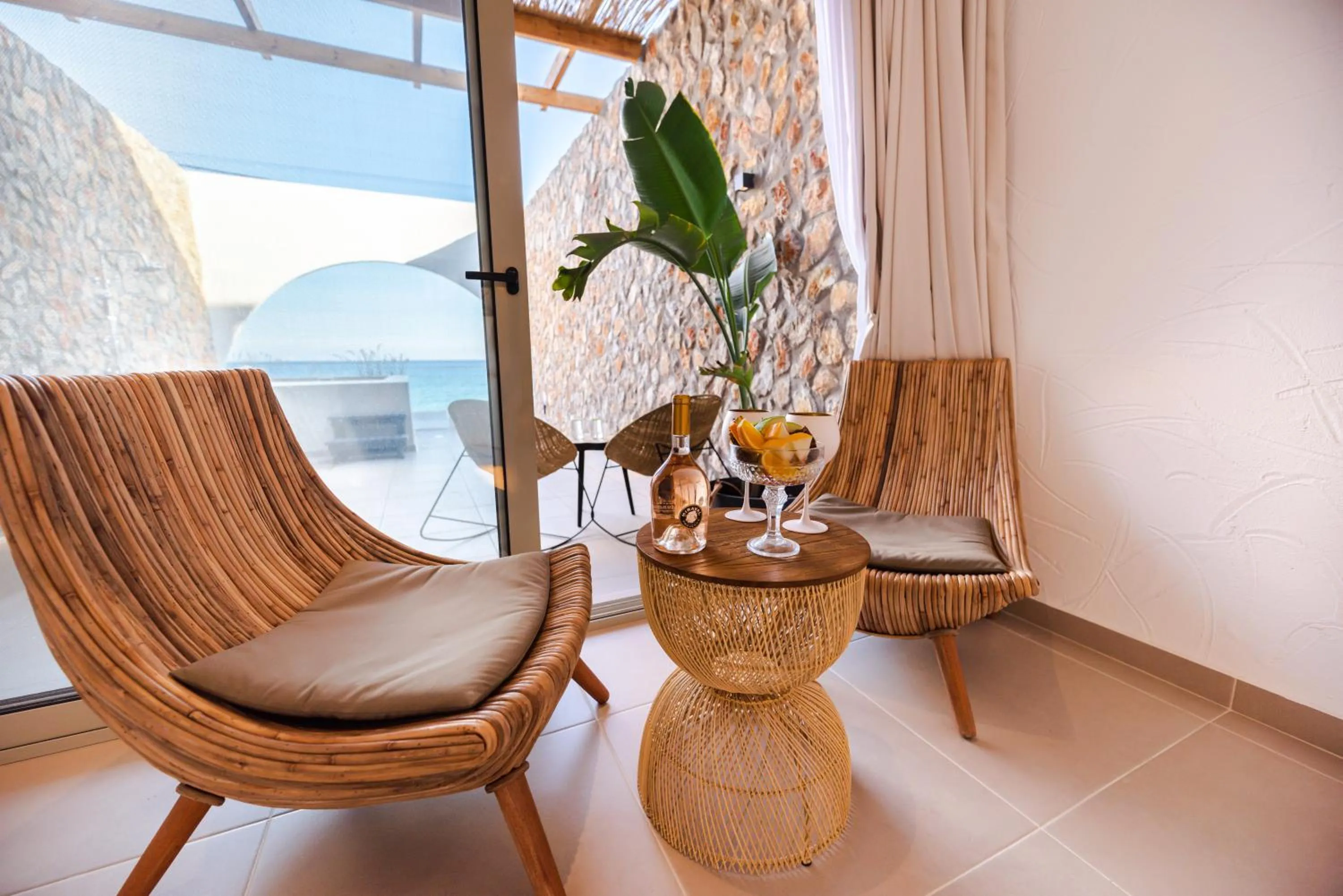 Delfini Beach Hotel & Suites