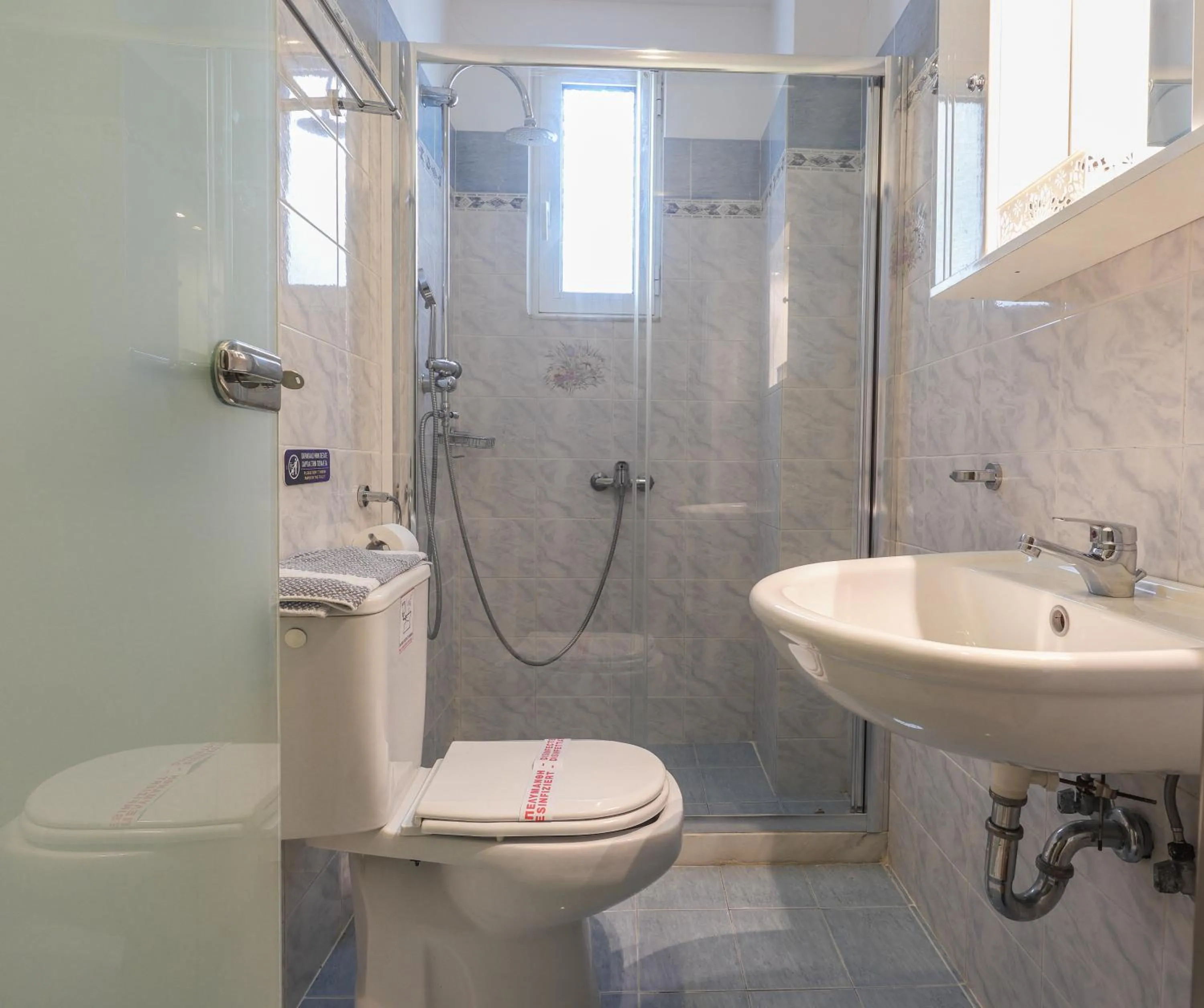 Delfini Beach Hotel & Suites