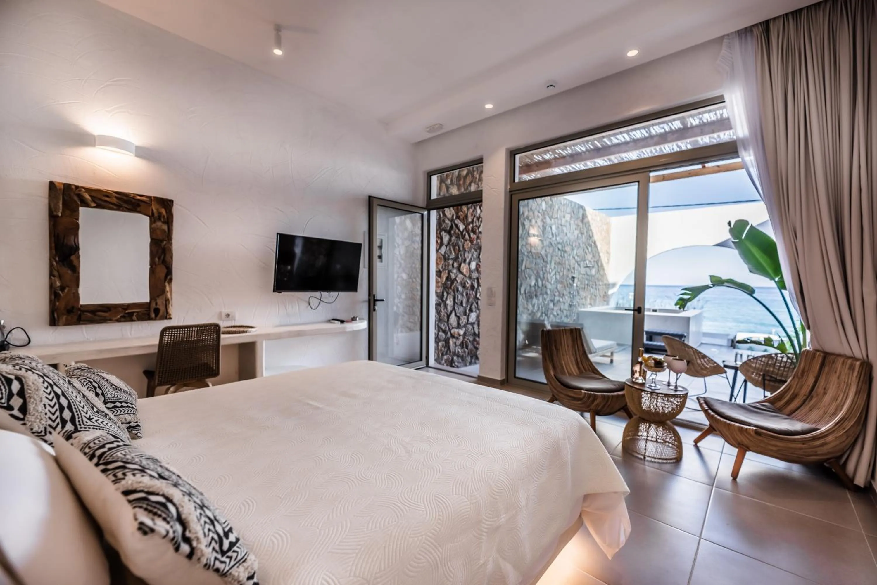 Delfini Beach Hotel & Suites