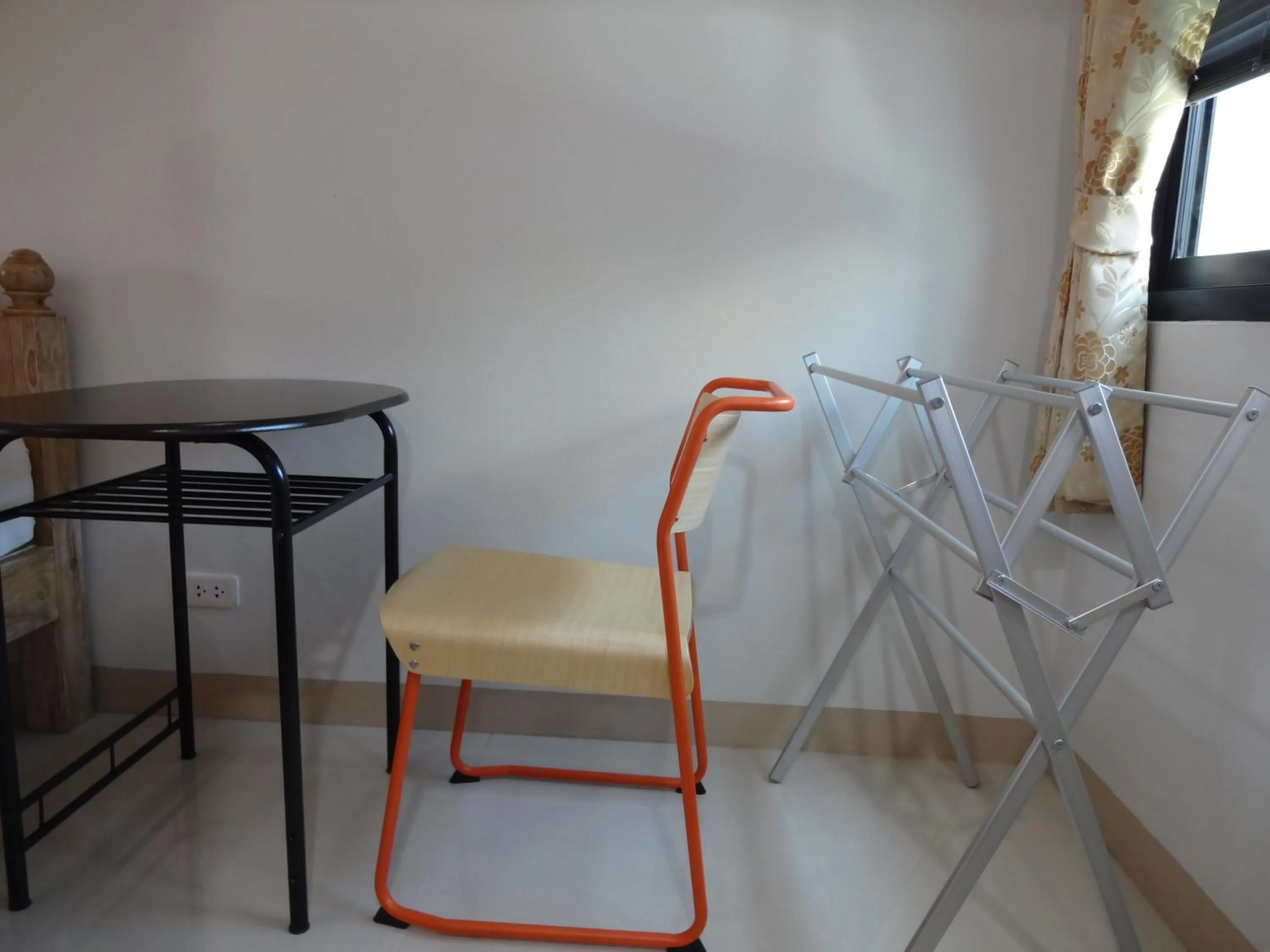 hair dresser in Rena House Chiang Mai