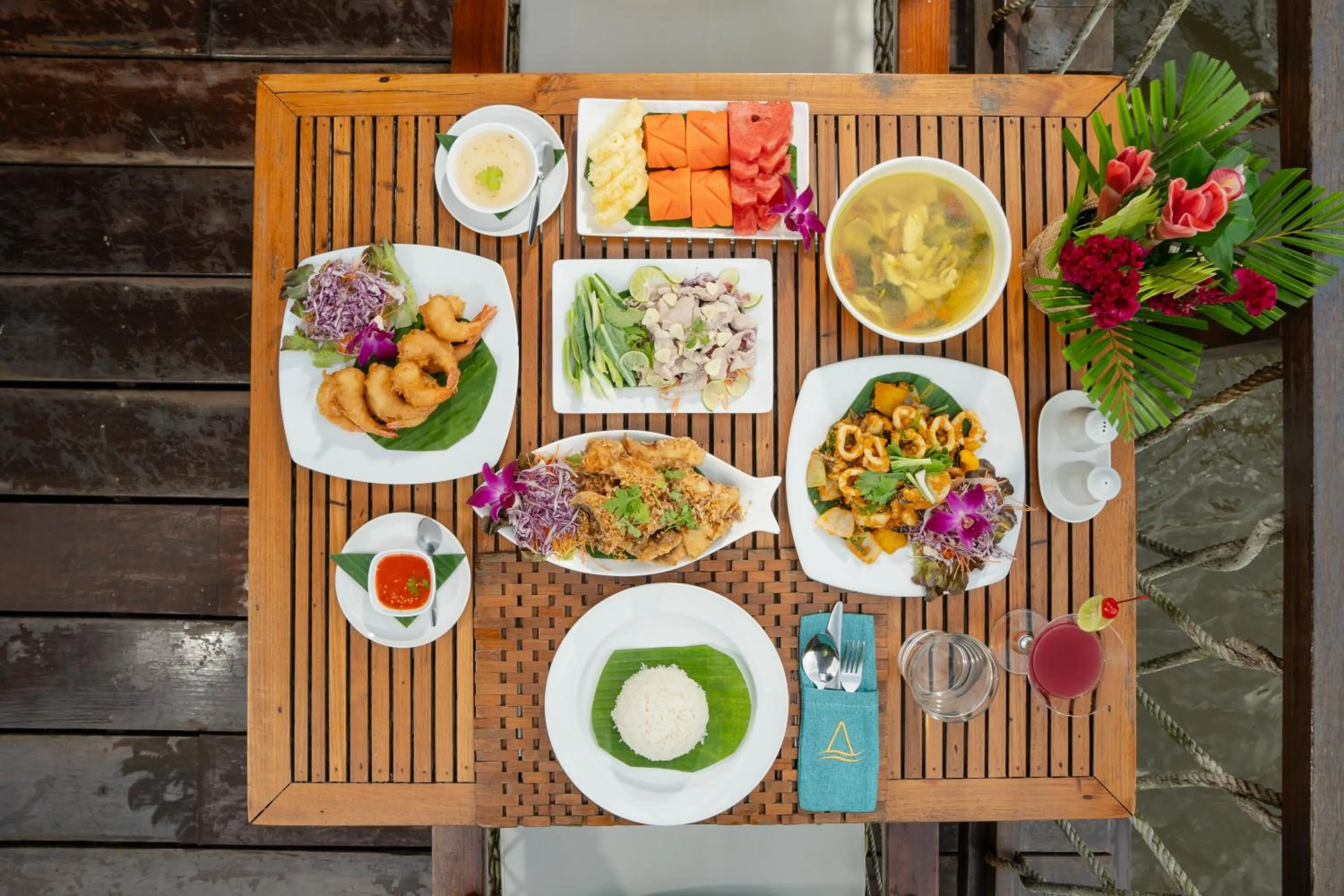 Food and drinks in The Float House River Kwai