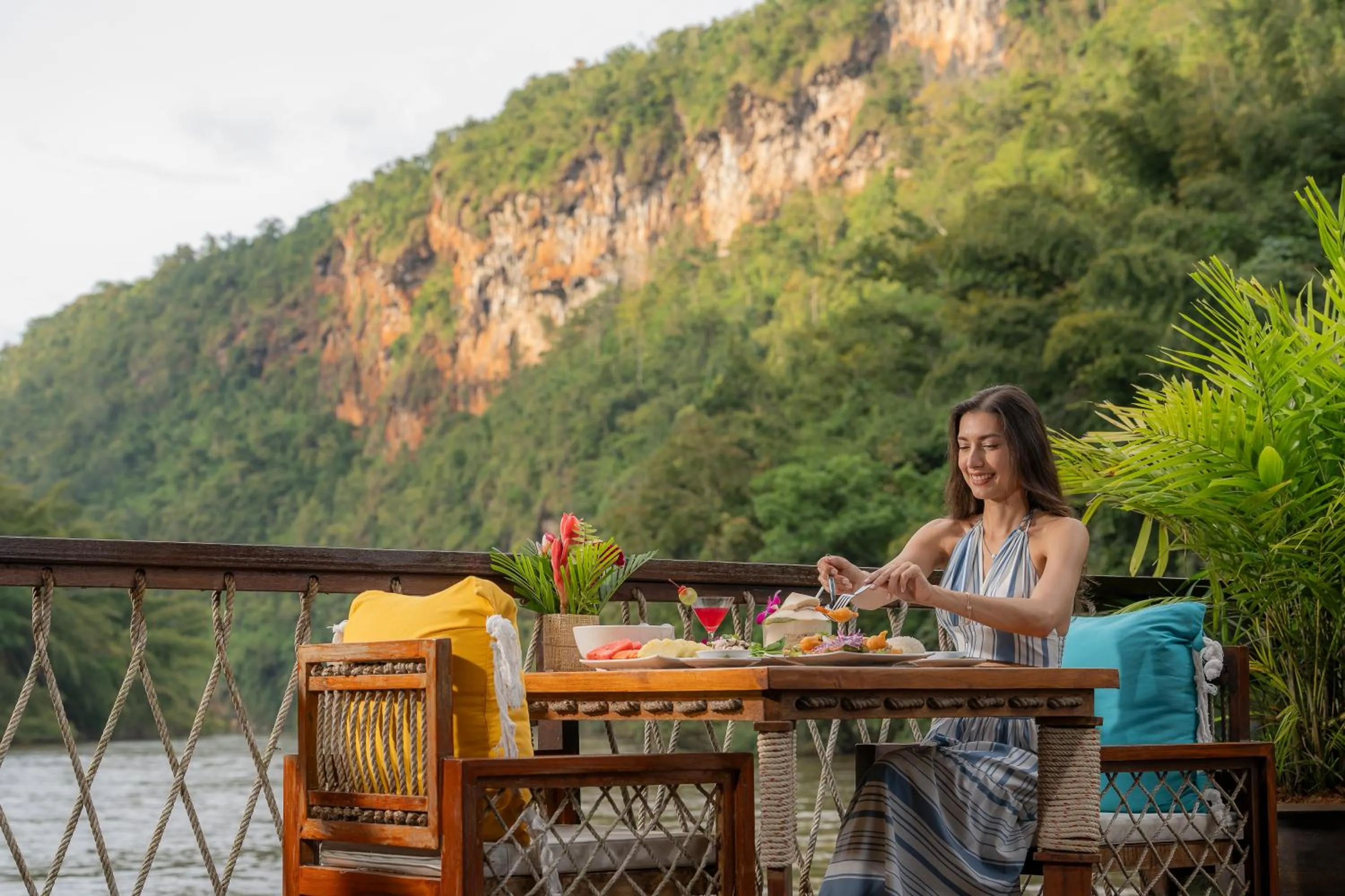 Food and drinks in The Float House River Kwai