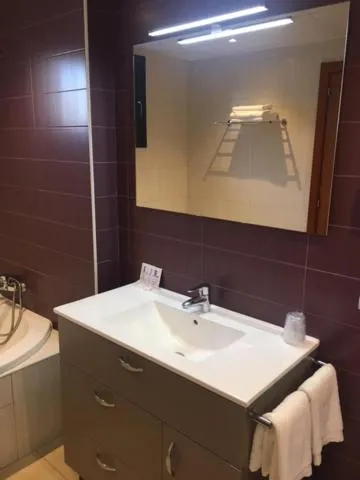 Bathroom in Hotel Teruel