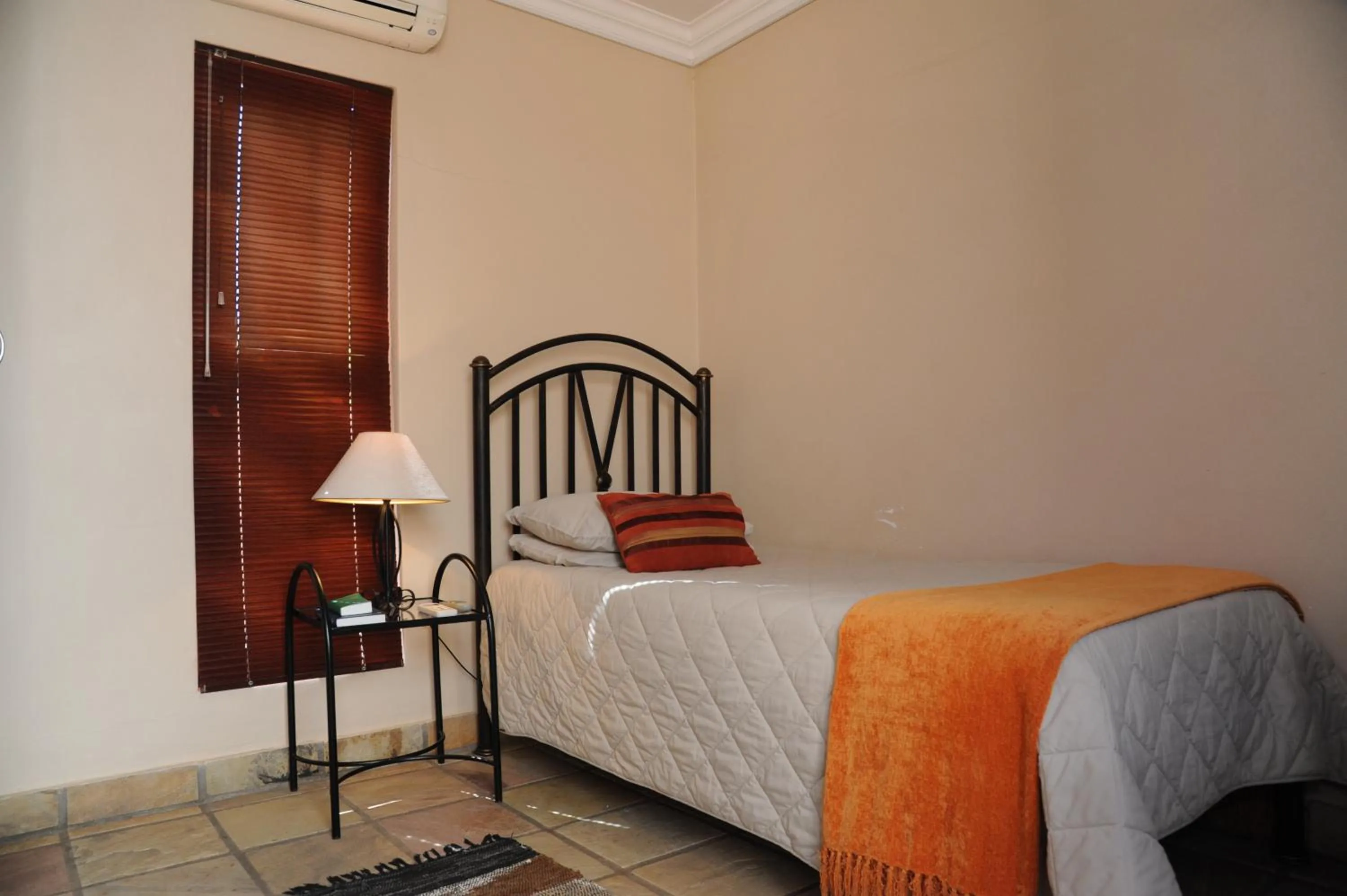 Bed in Rise and Shine Lodge