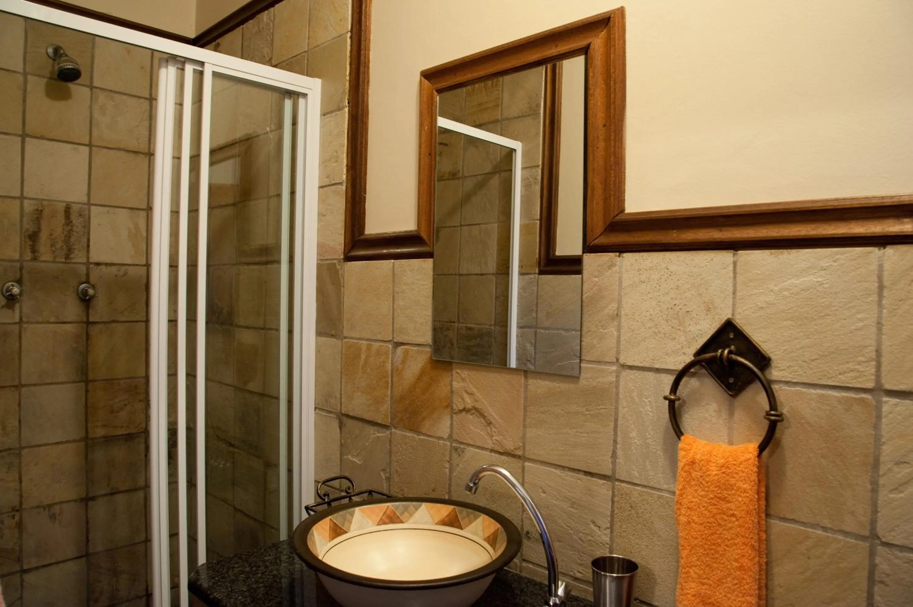 Bathroom in Rise and Shine Lodge