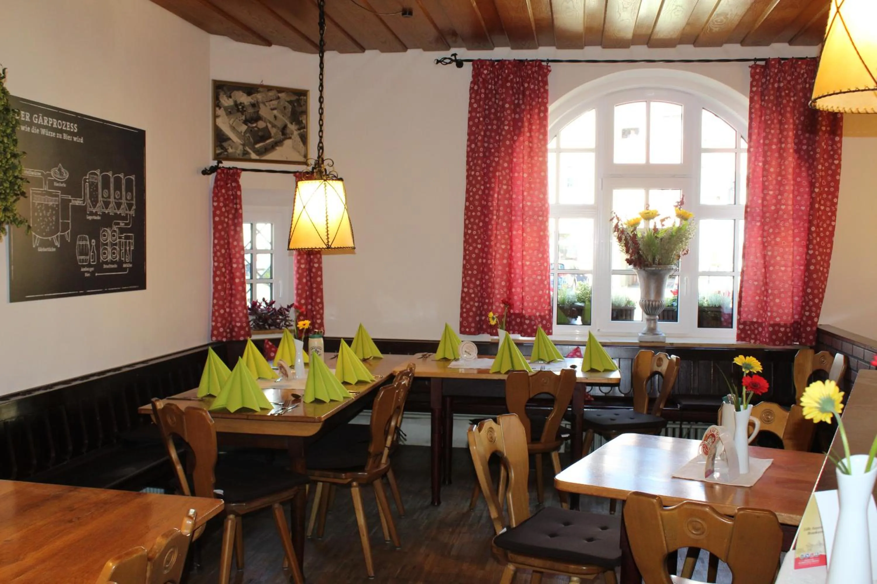 Restaurant/places to eat in Hotel Brauereigasthof Amberger