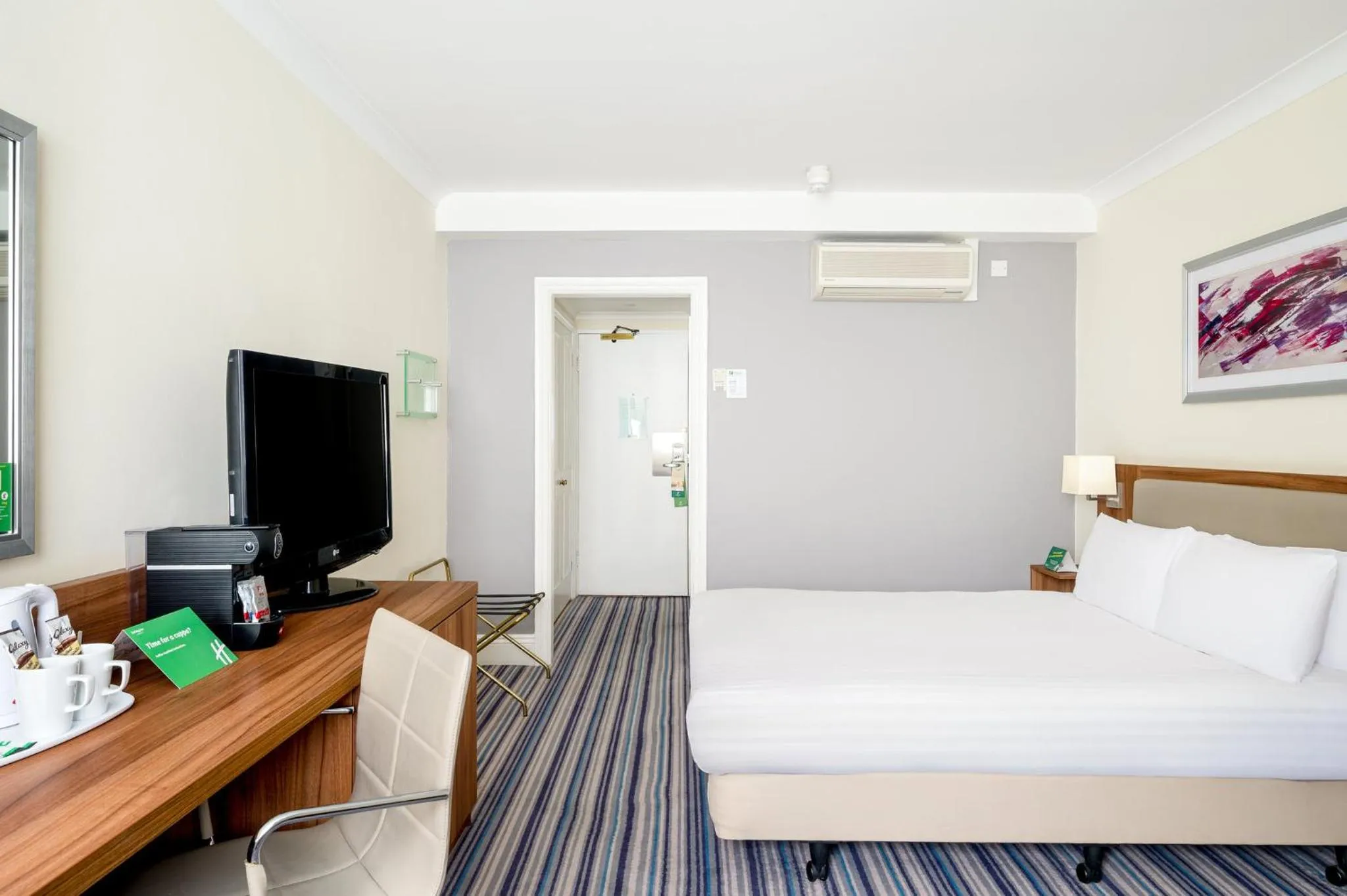 Photo of the whole room, Bed in Holiday Inn Lancaster by IHG