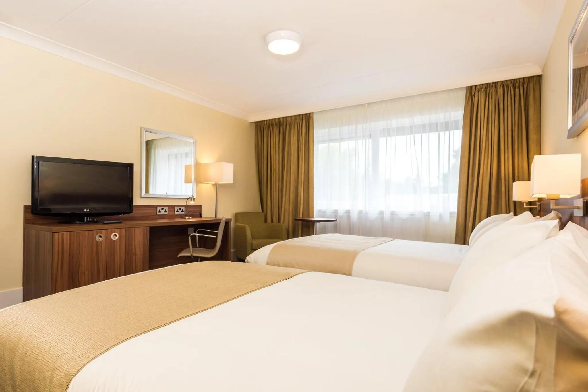 Photo of the whole room, Bed in Holiday Inn Lancaster by IHG