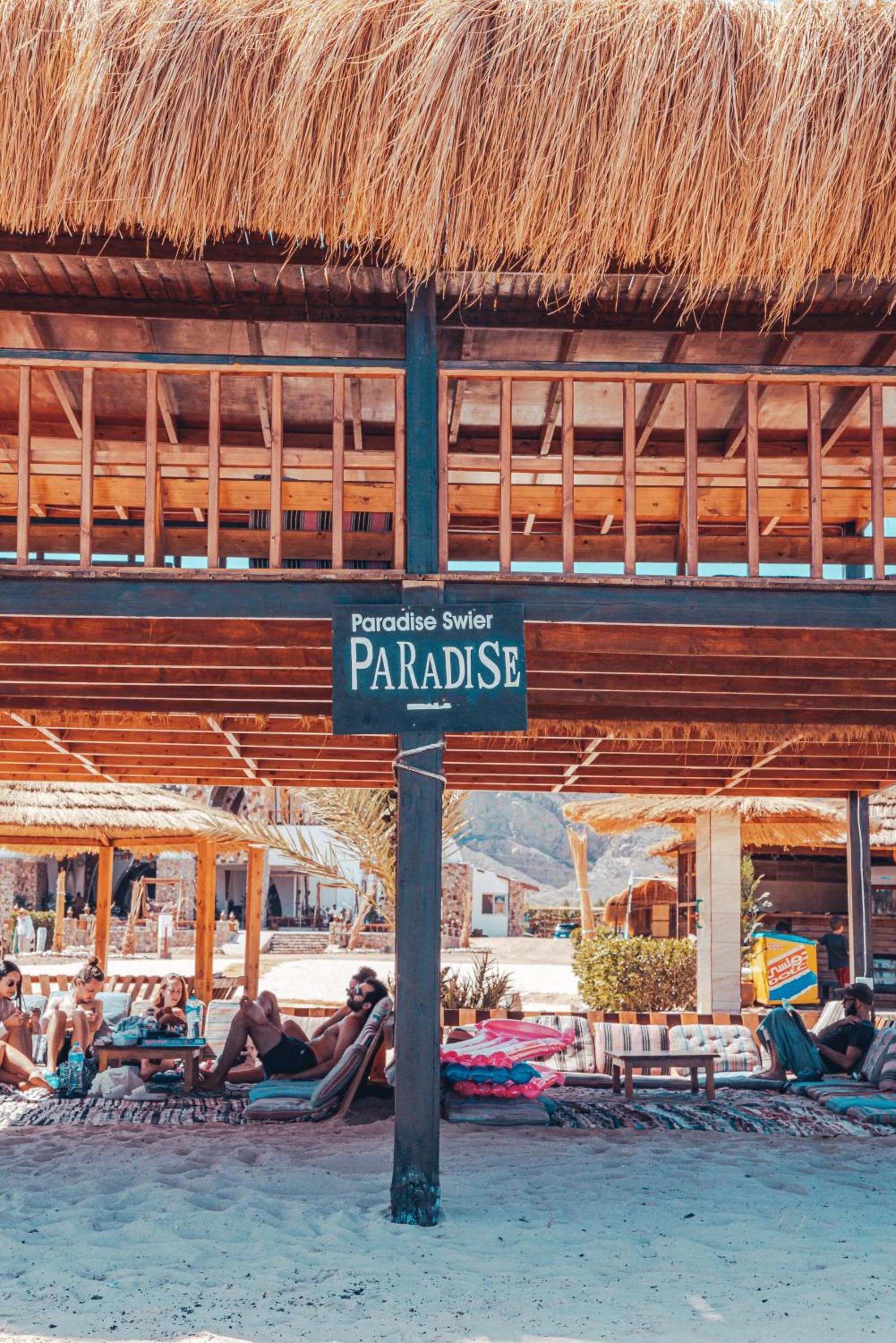 Seating area in Paradise Sweir