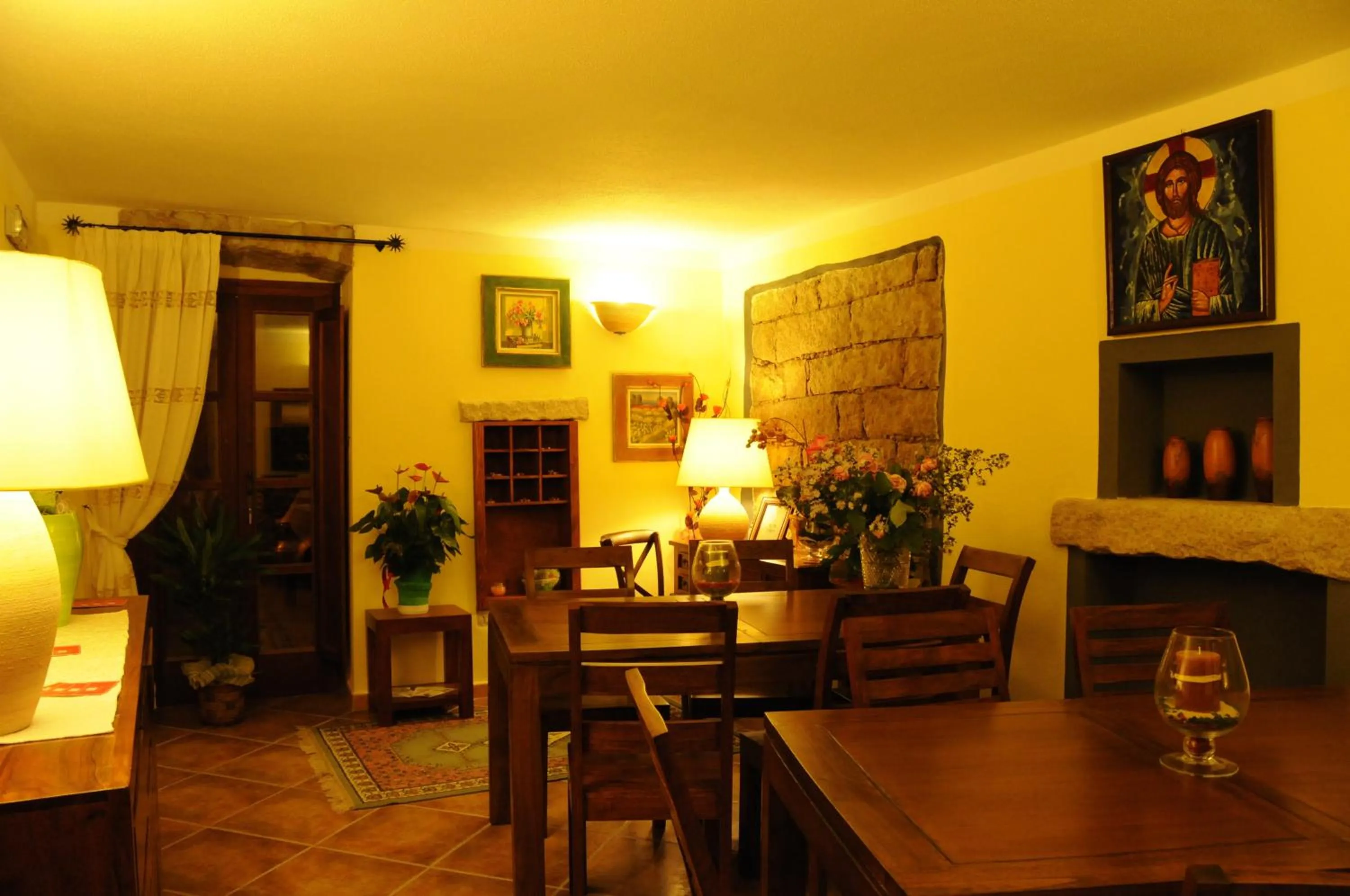 Communal lounge/ TV room in La Casa Di Babbai