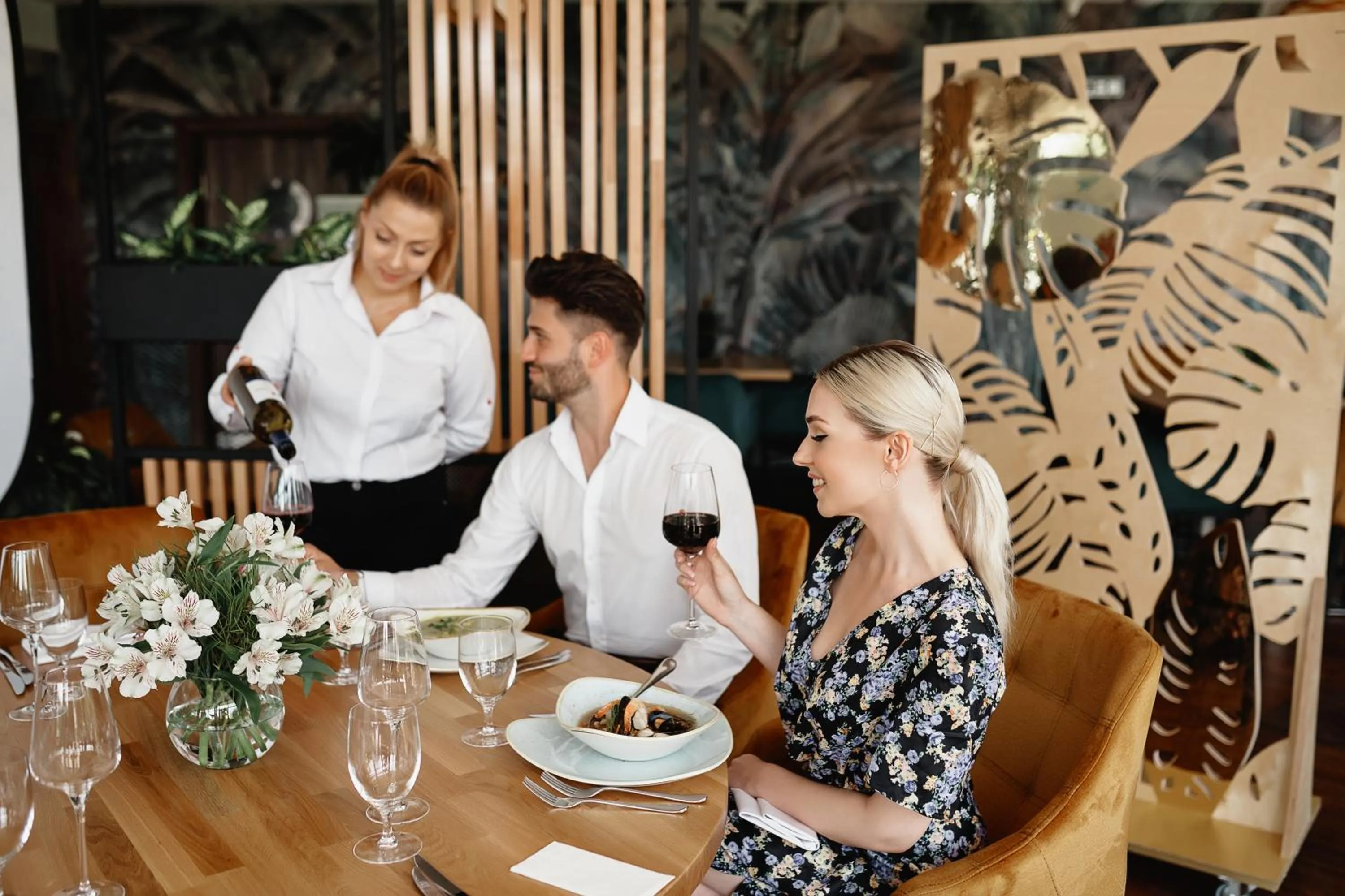 Restaurant/places to eat in Blue Diamond Hotel Active SPA