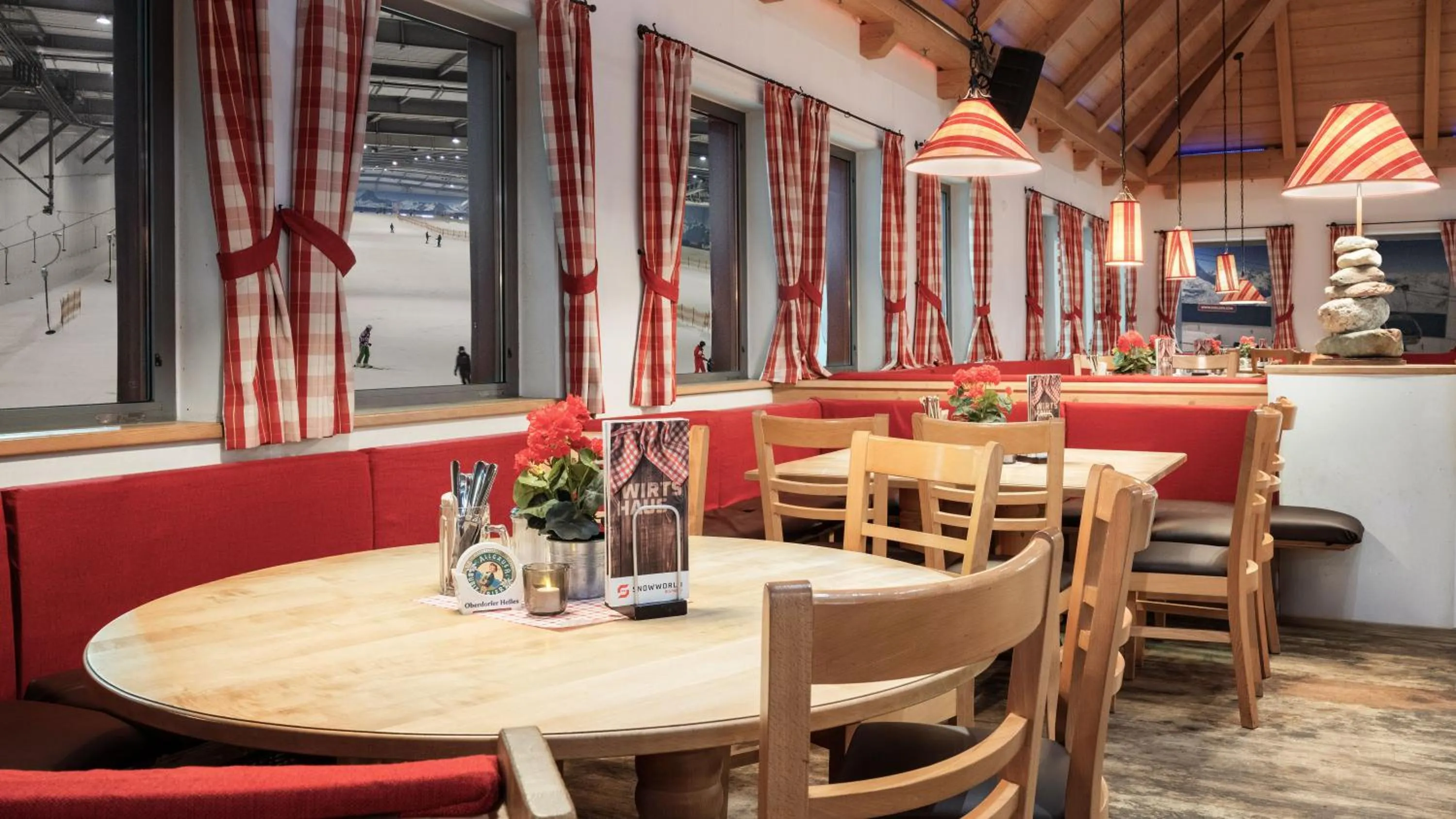 Restaurant/places to eat in Alpine Hotel